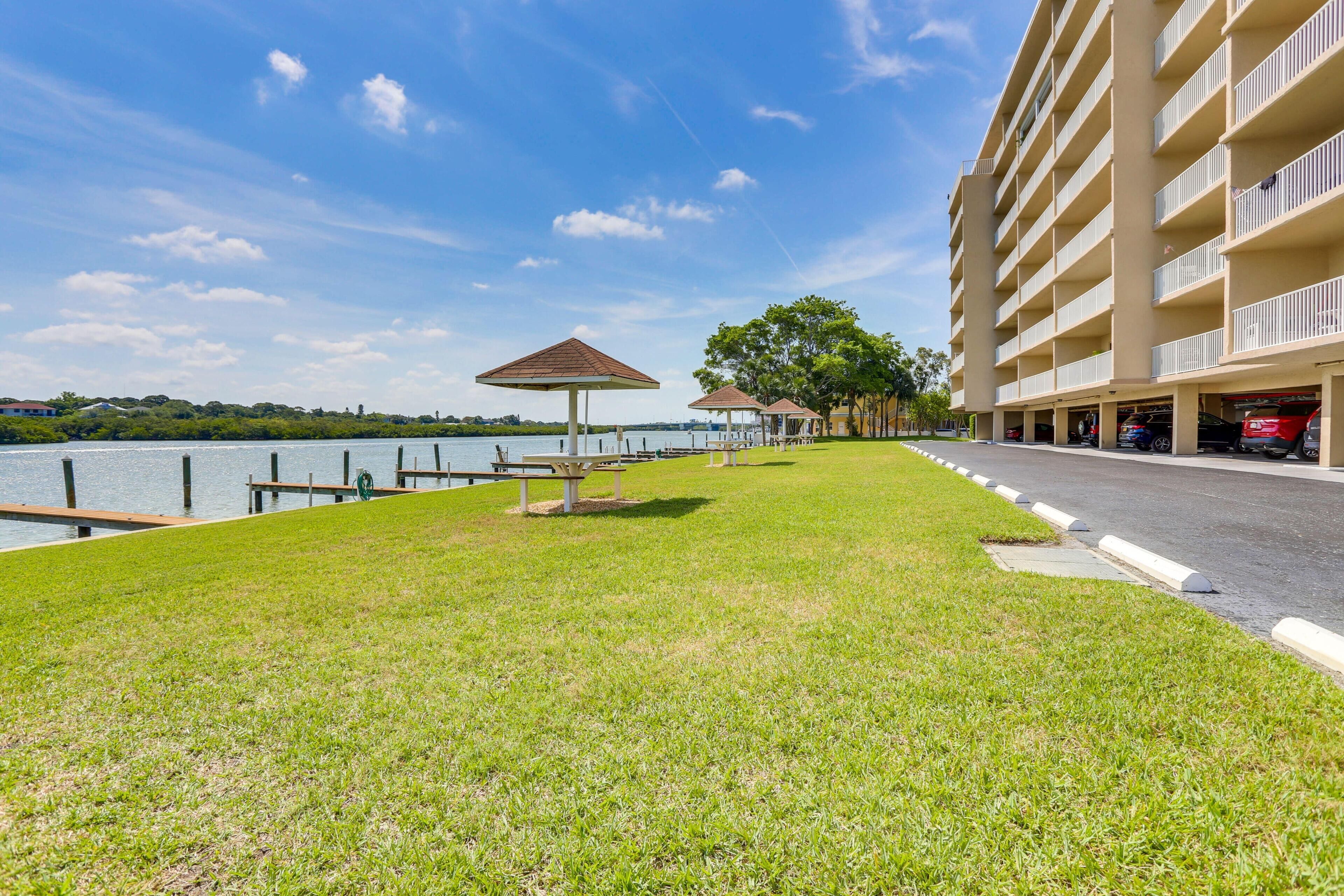 Bayshore Yacht & Tennis Club Luxury Condominiums