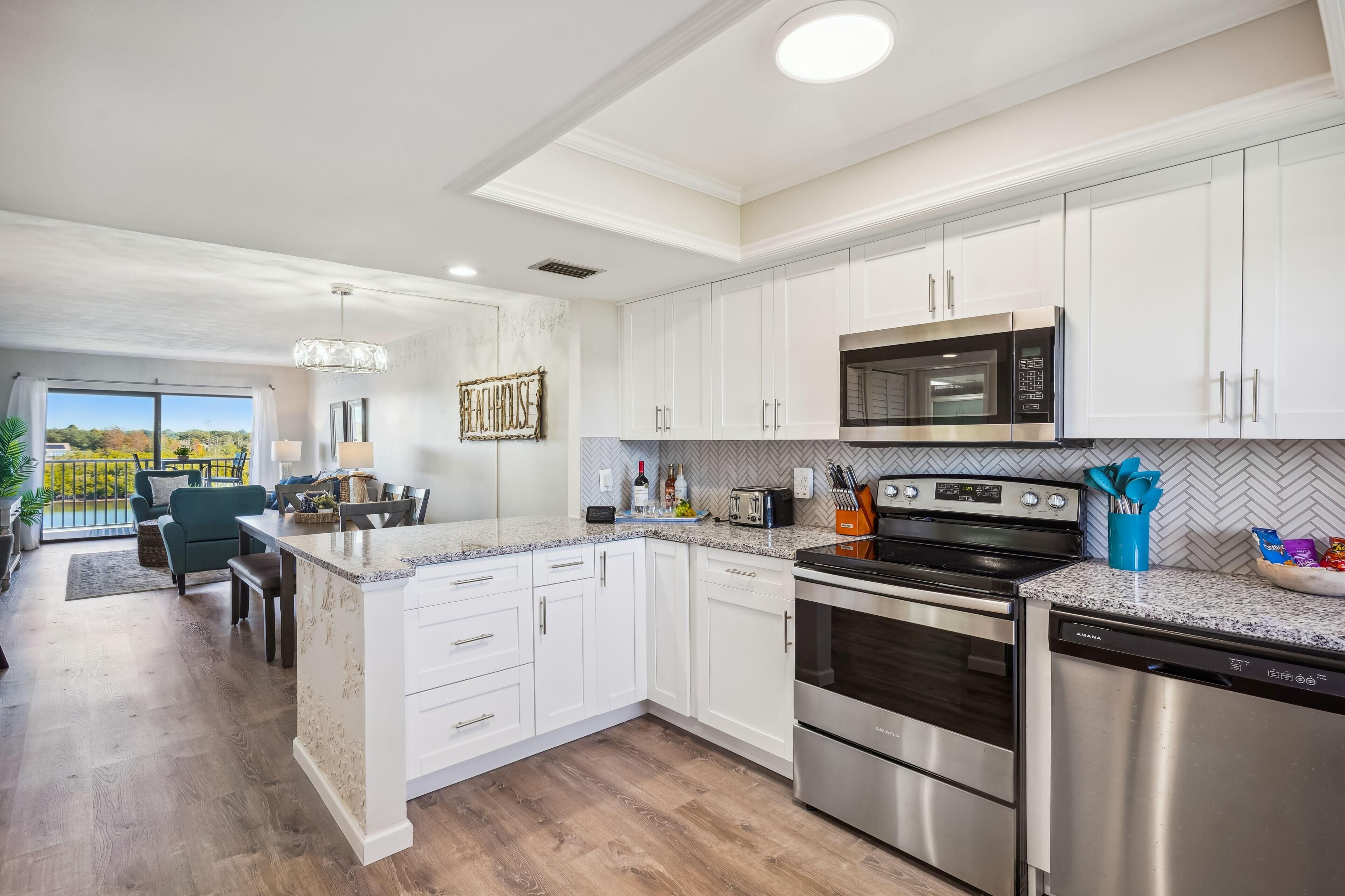 Bayshore Yacht & Tennis Club Luxury Condominiums