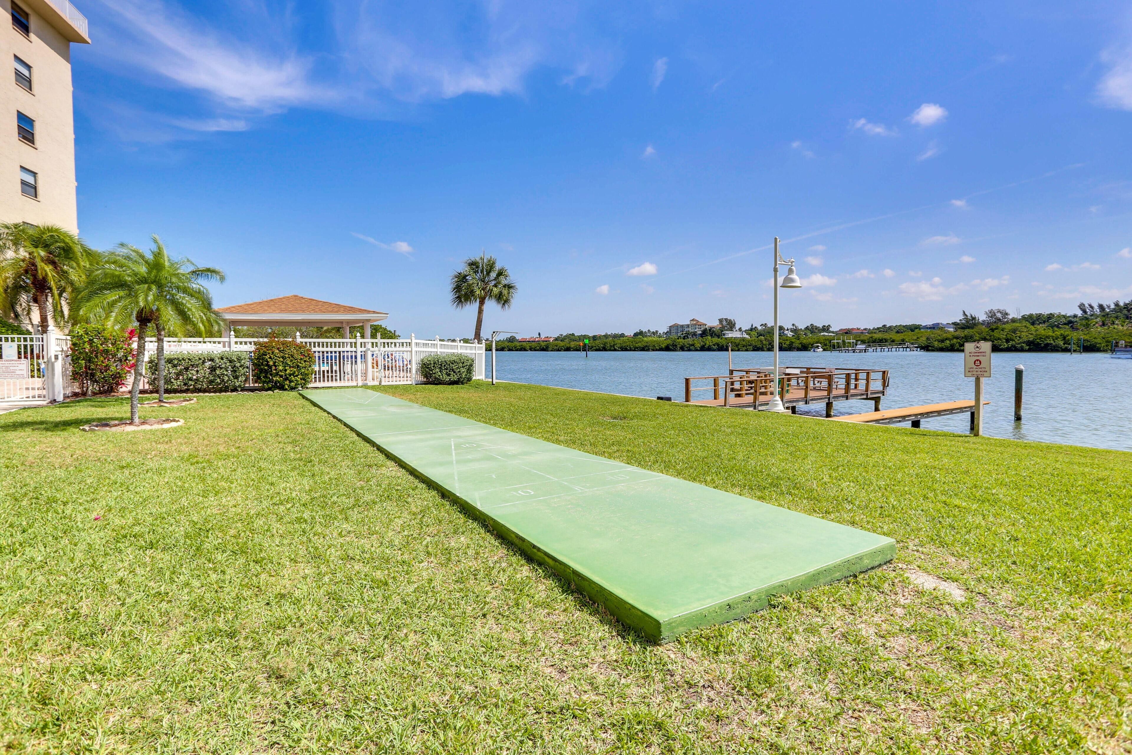 Bayshore Yacht & Tennis Club Luxury Condominiums