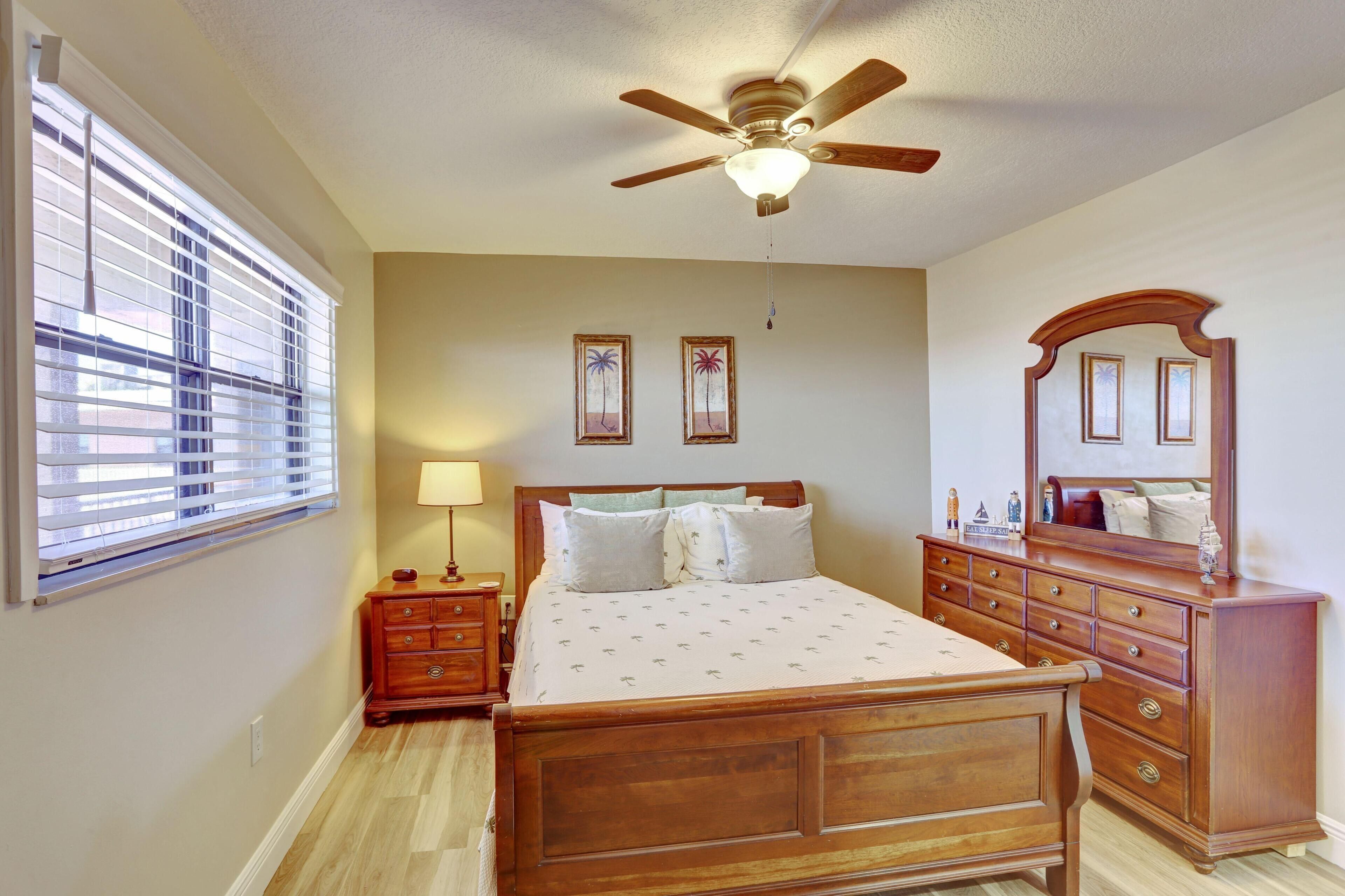 Bayshore Yacht & Tennis Club Luxury Condominiums