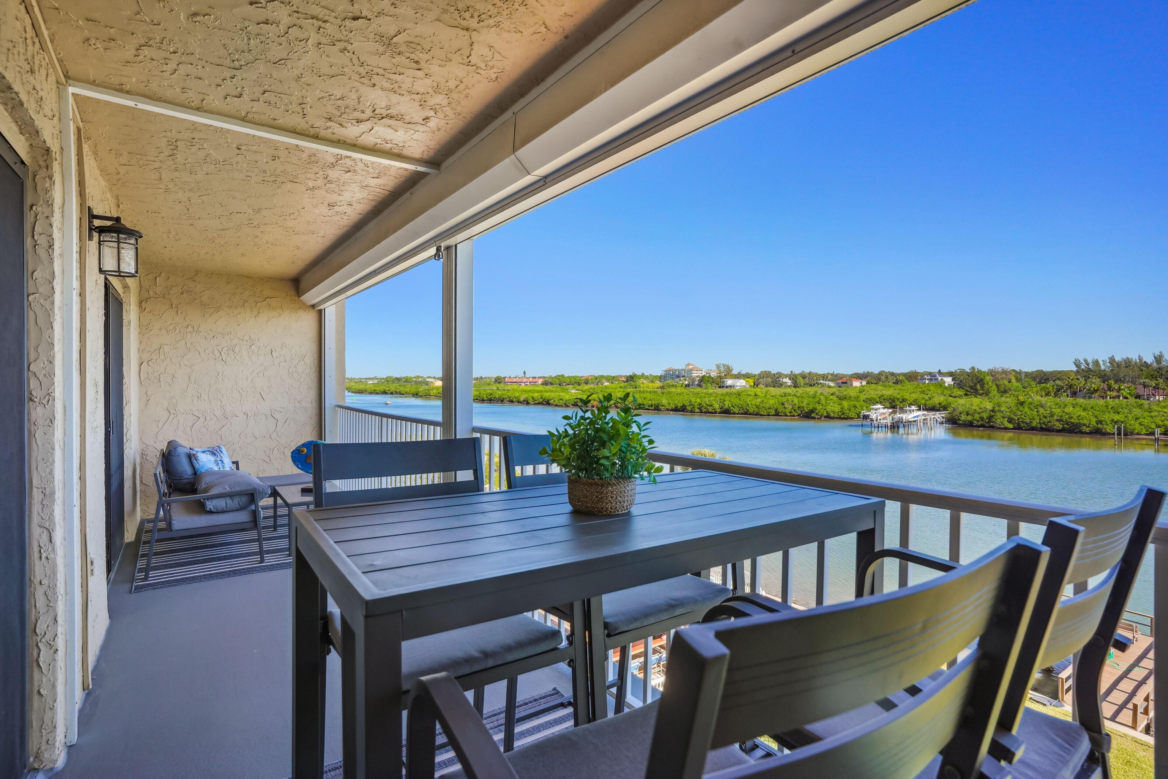Bayshore Yacht & Tennis Club Luxury Condominiums