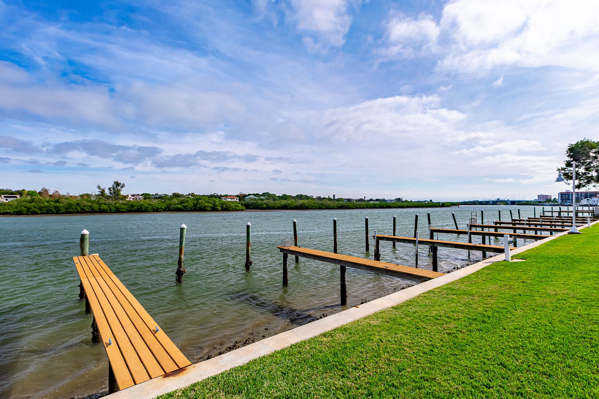 Bayshore Yacht & Tennis Club Luxury Condominiums
