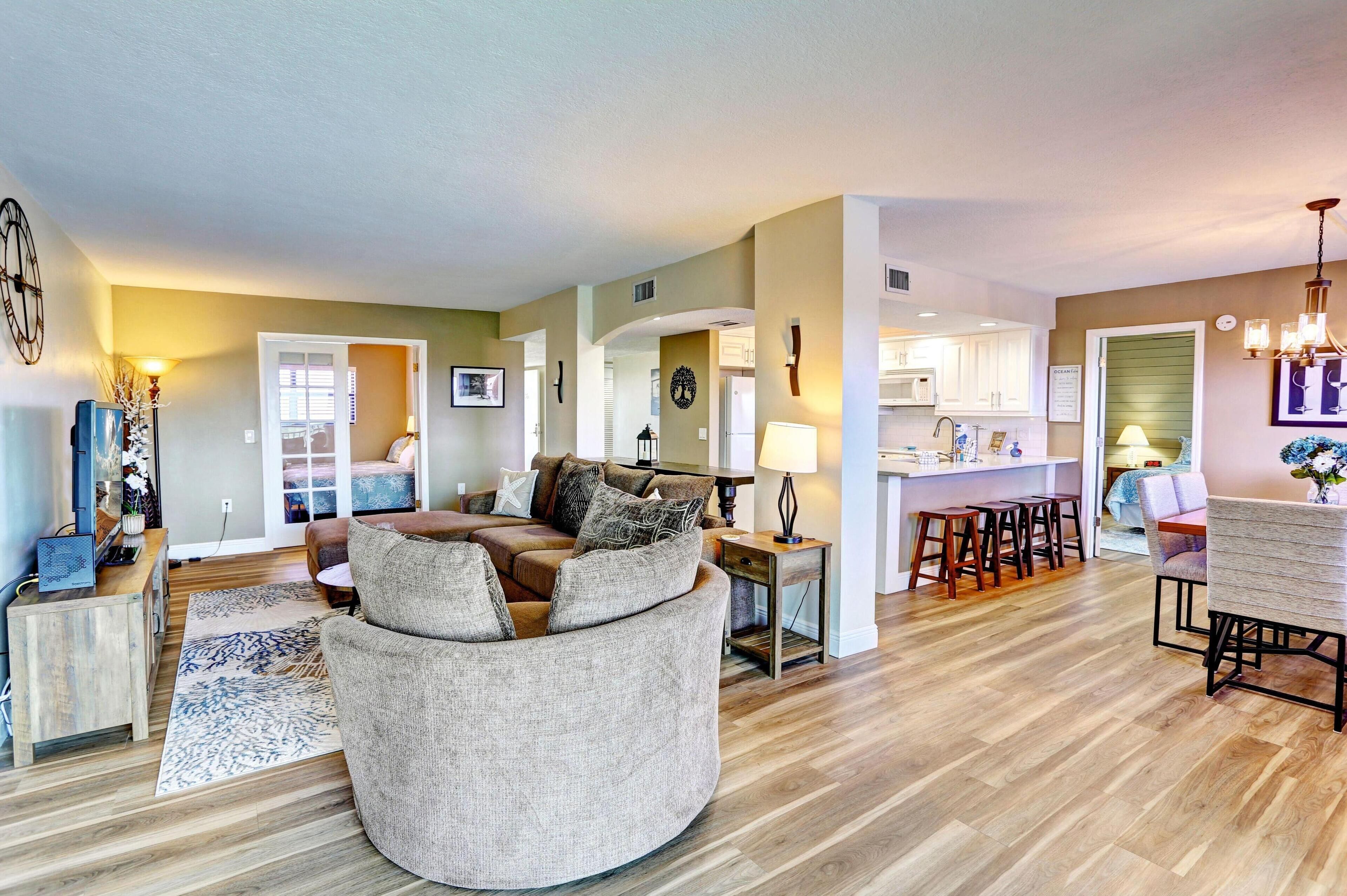 Bayshore Yacht & Tennis Club Luxury Condominiums