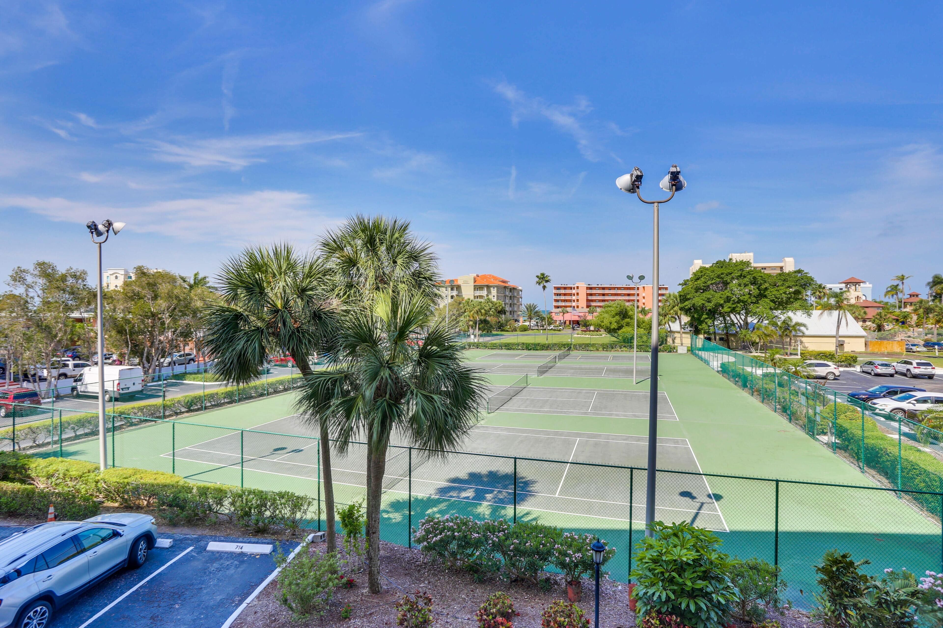 Bayshore Yacht & Tennis Club Luxury Condominiums