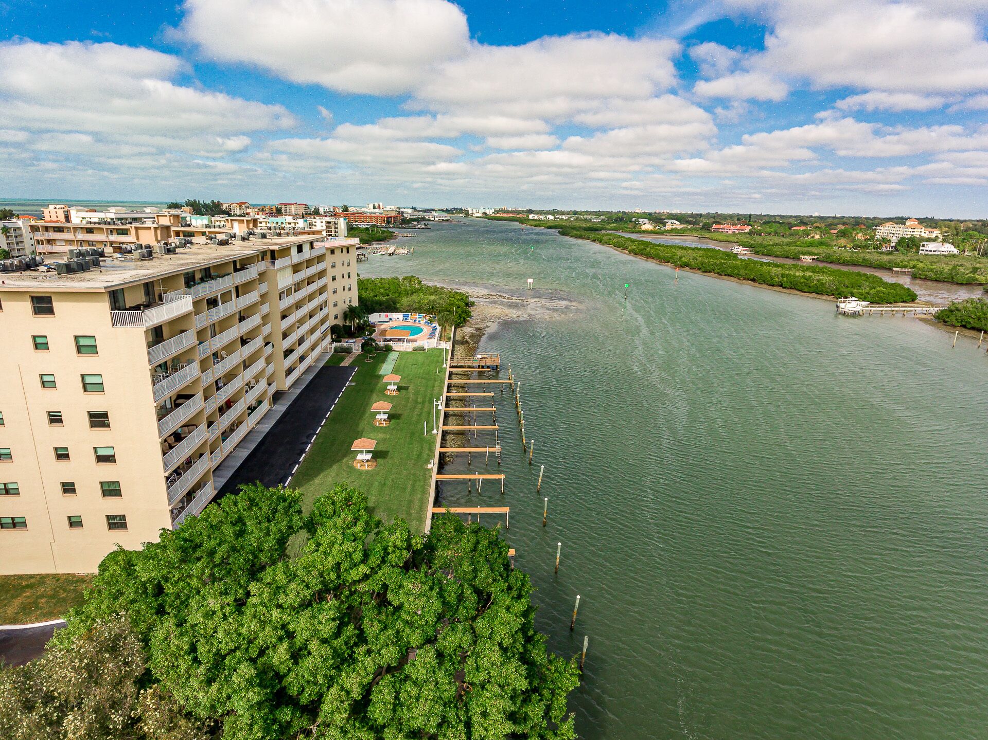 Bayshore Yacht & Tennis Club Luxury Condominiums