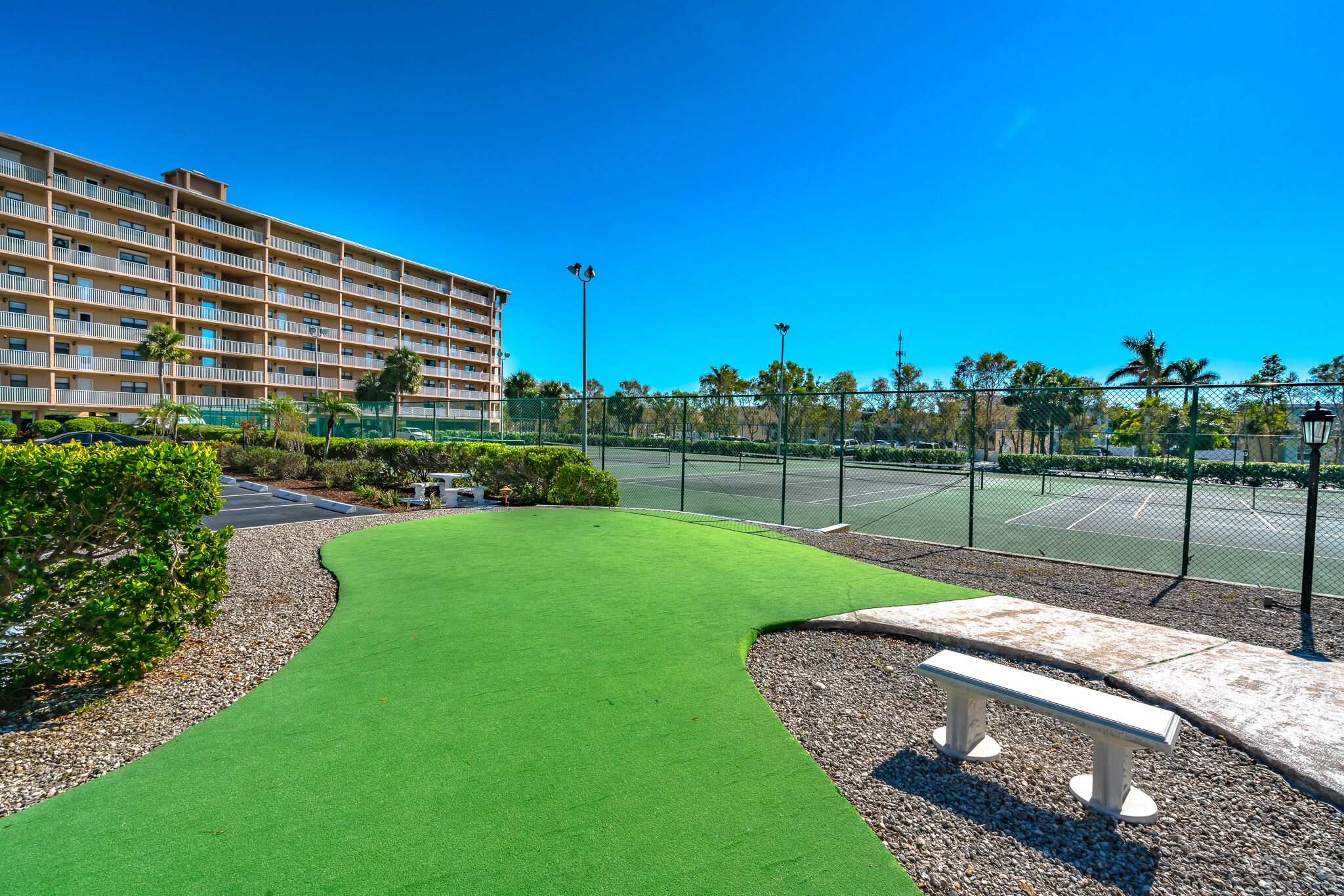 Bayshore Yacht & Tennis Club Luxury Condominiums