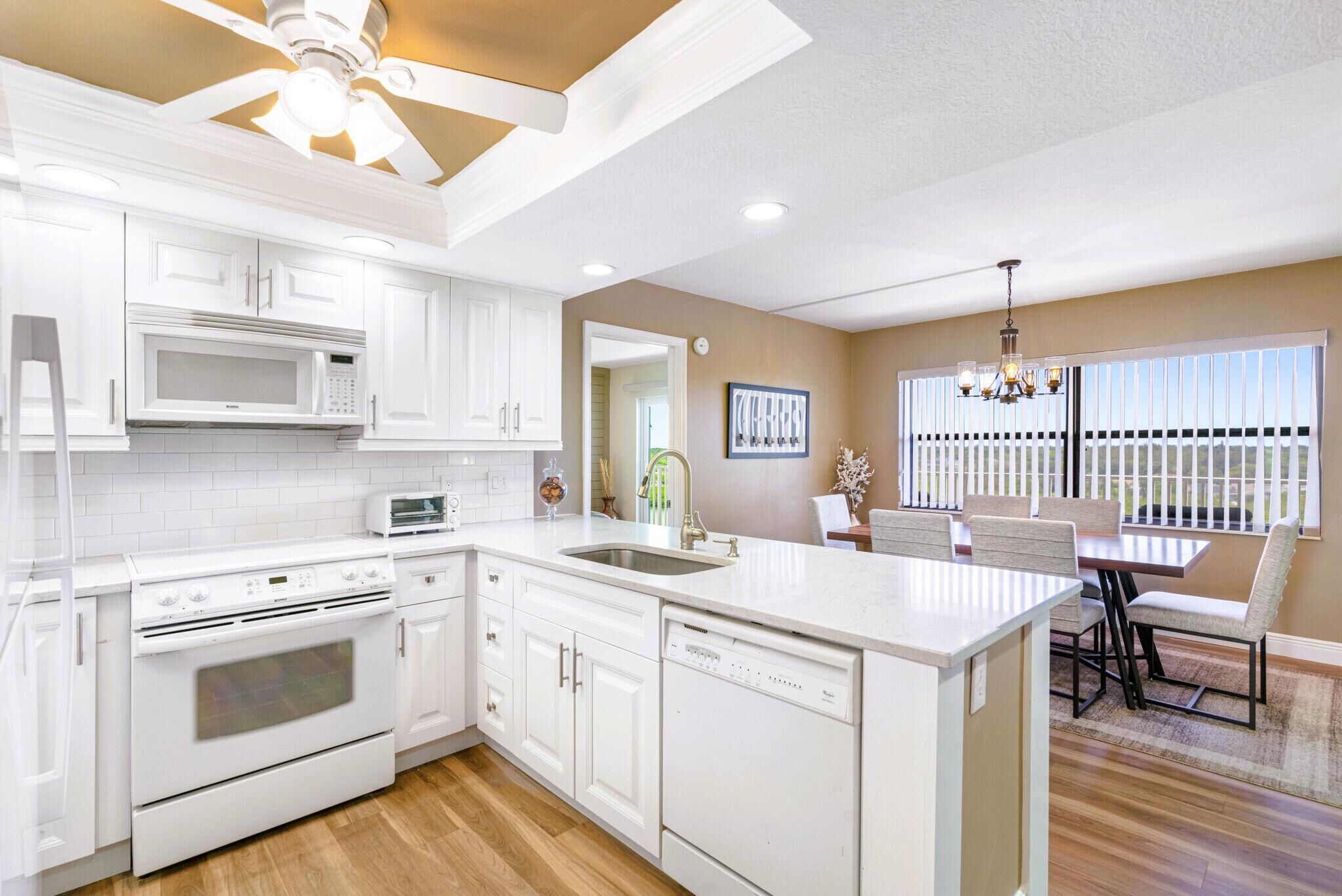 Bayshore Yacht & Tennis Club Luxury Condominiums