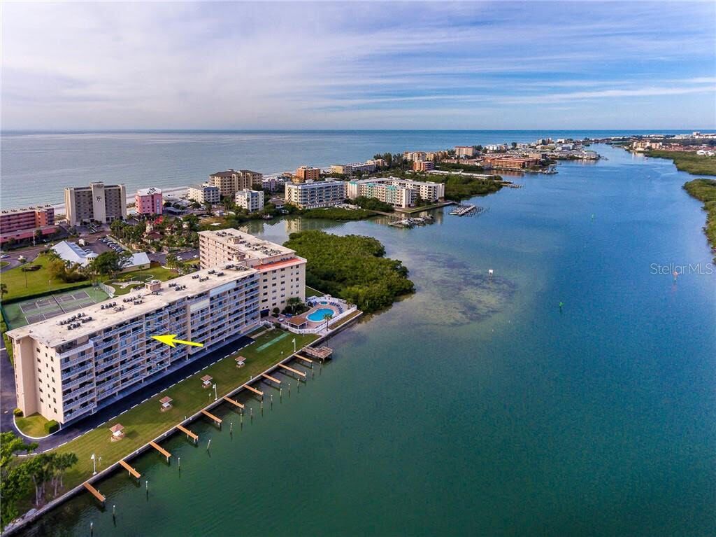 Bayshore Yacht & Tennis Club Luxury Condominiums