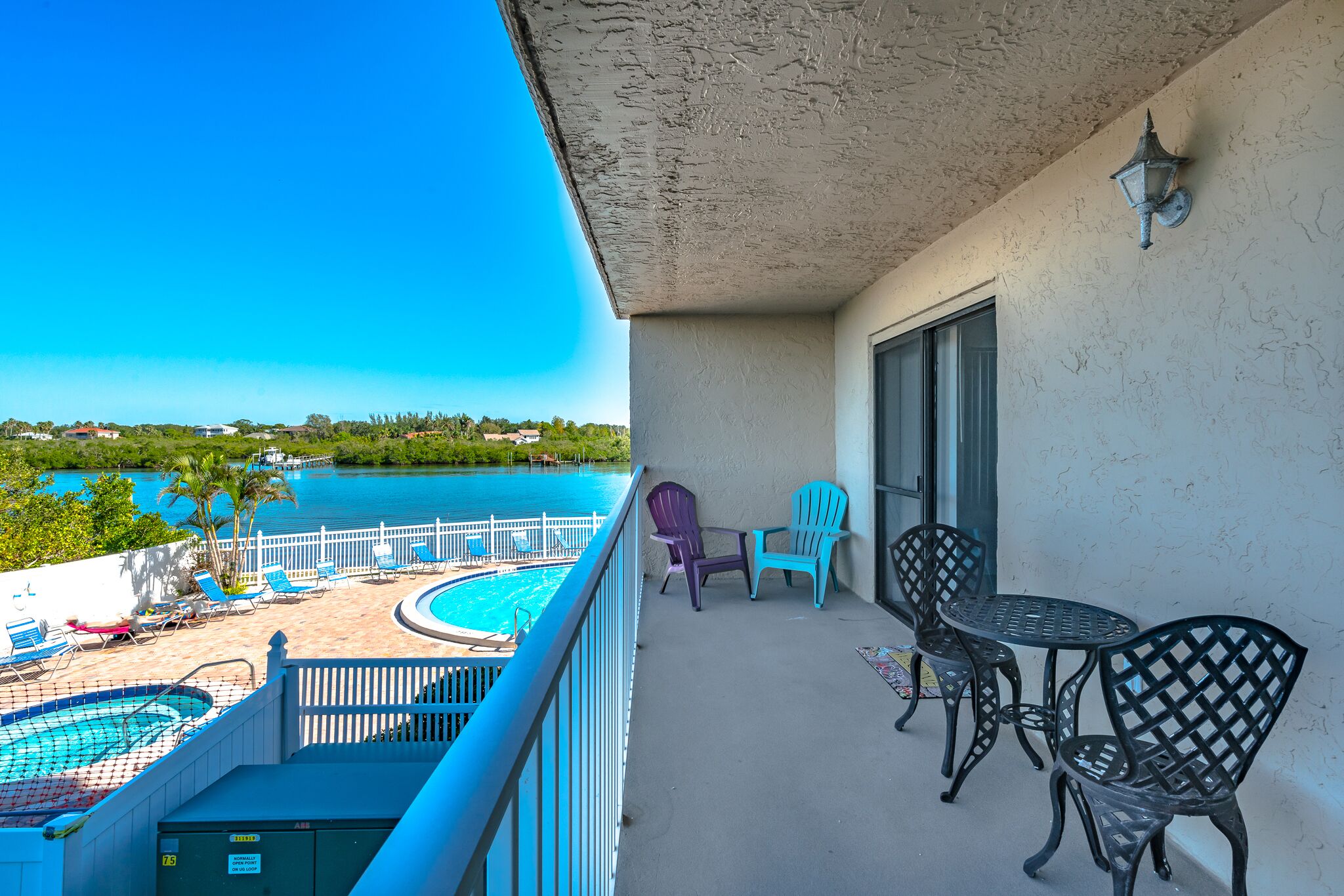 Bayshore Yacht & Tennis Club Luxury Condominiums