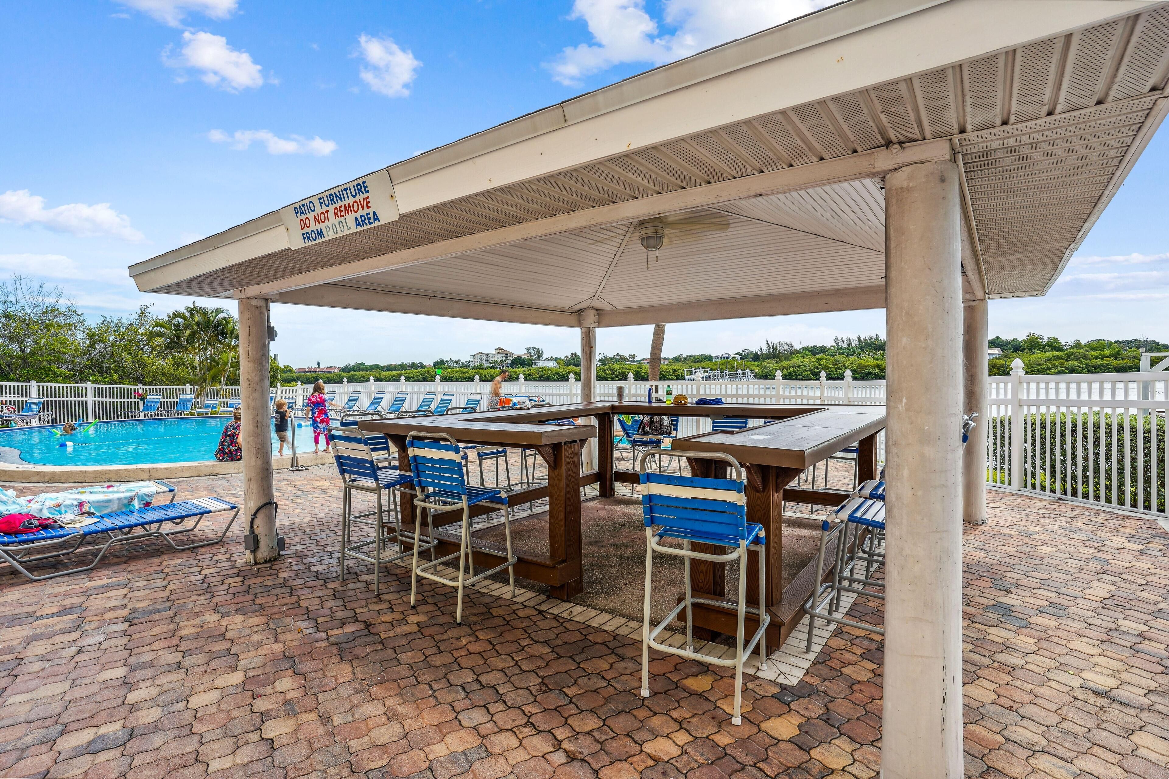 Bayshore Yacht & Tennis Club Luxury Condominiums