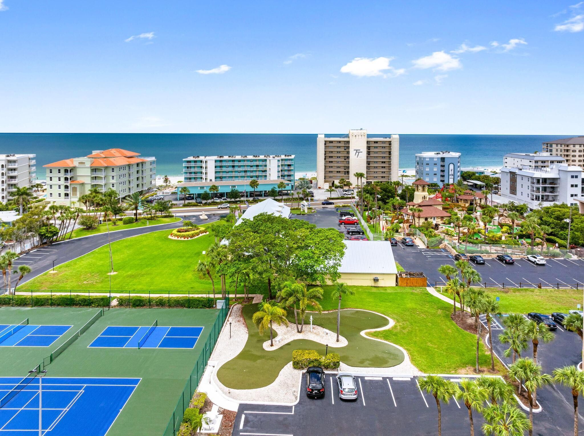 Bayshore Yacht & Tennis Club Luxury Condominiums