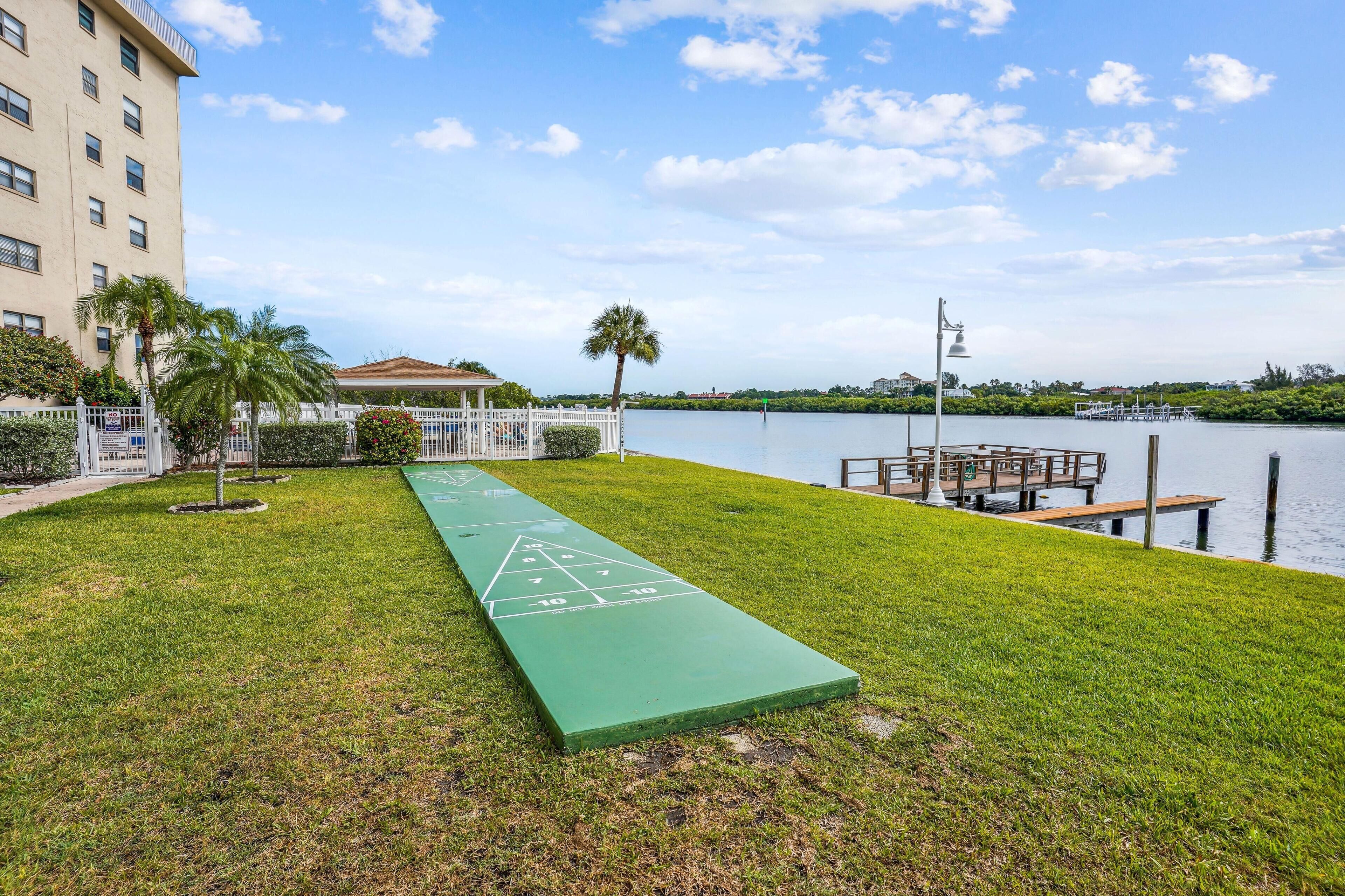 Bayshore Yacht & Tennis Club Luxury Condominiums