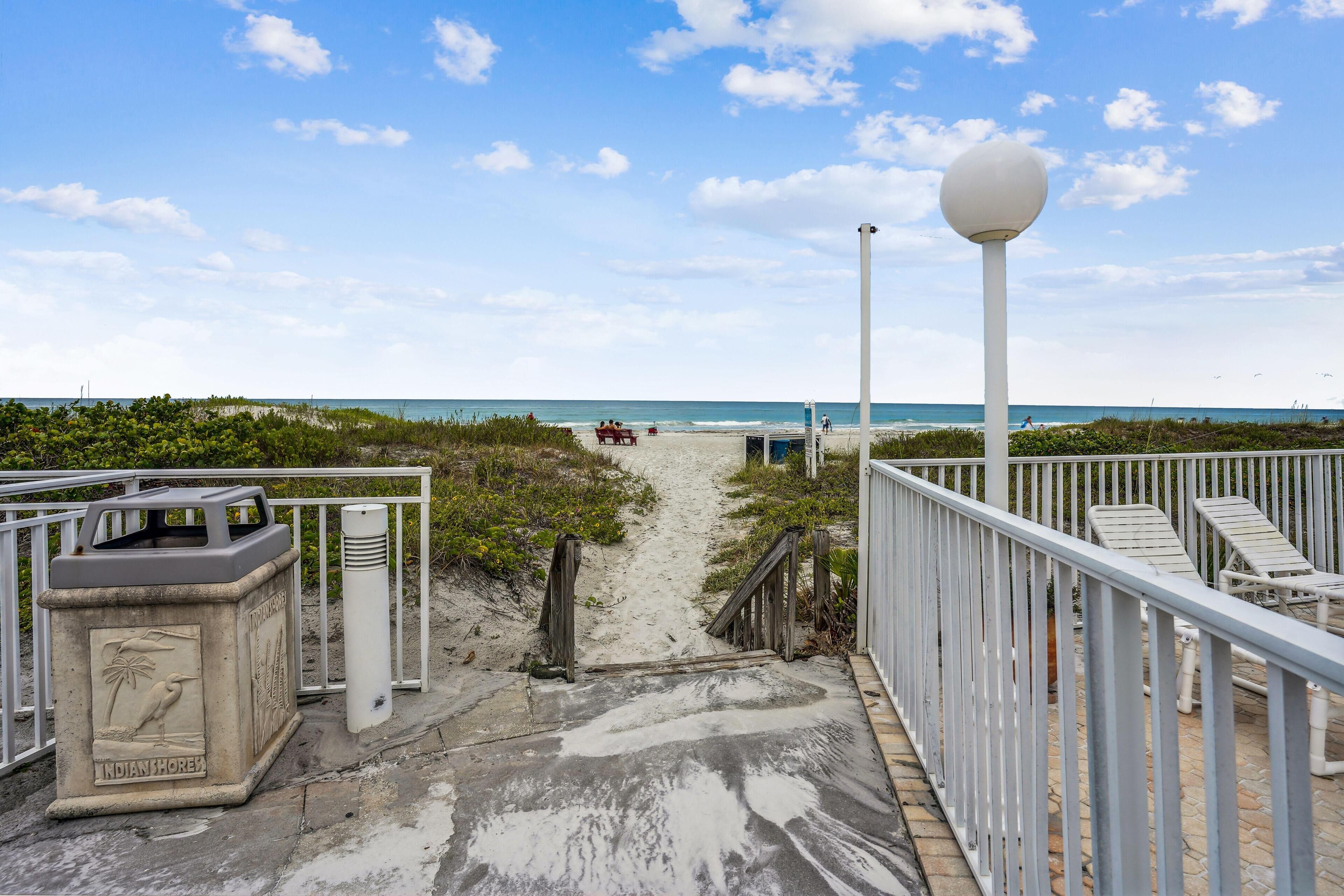 Bayshore Yacht & Tennis Club Luxury Condominiums