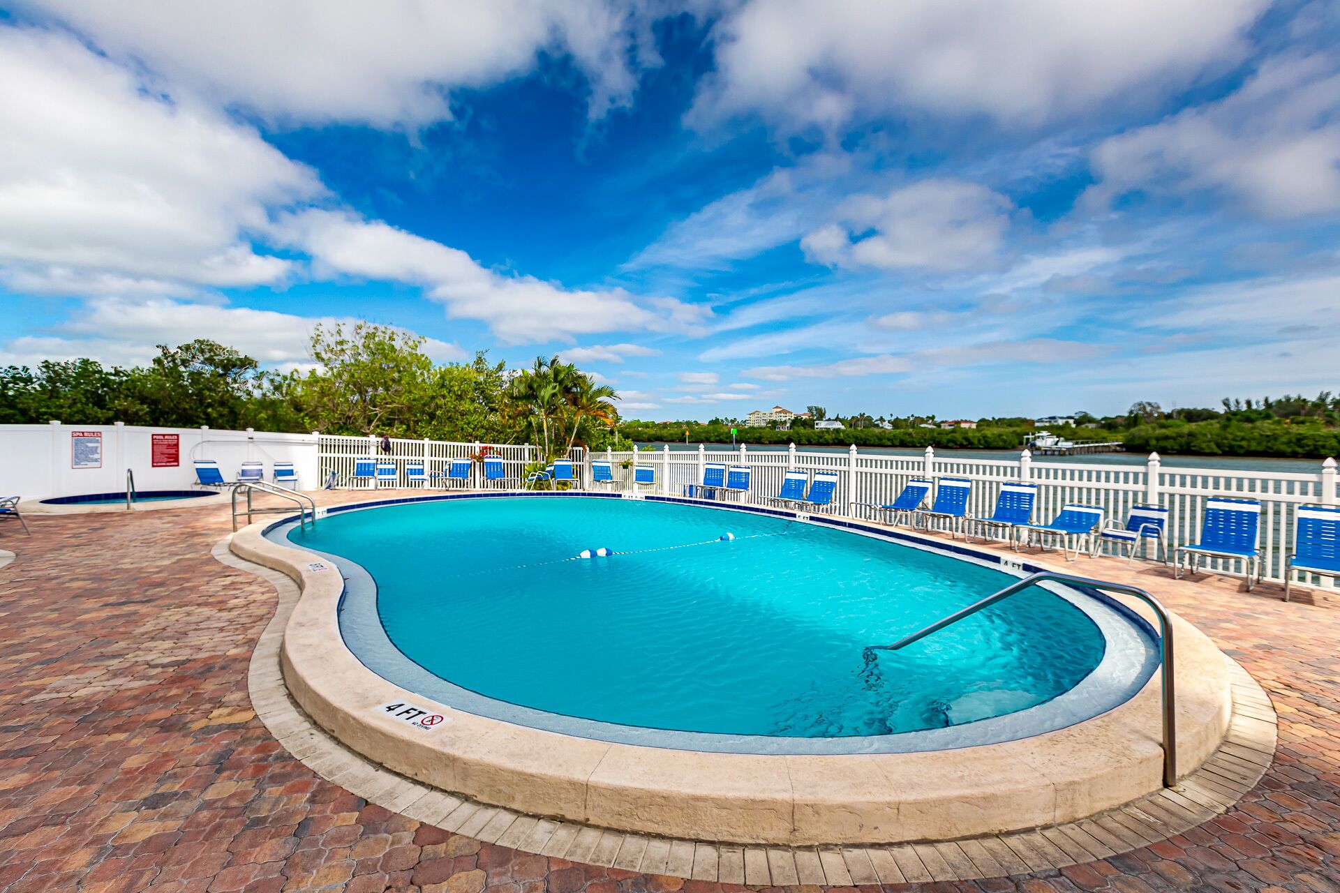 Bayshore Yacht & Tennis Club Luxury Condominiums