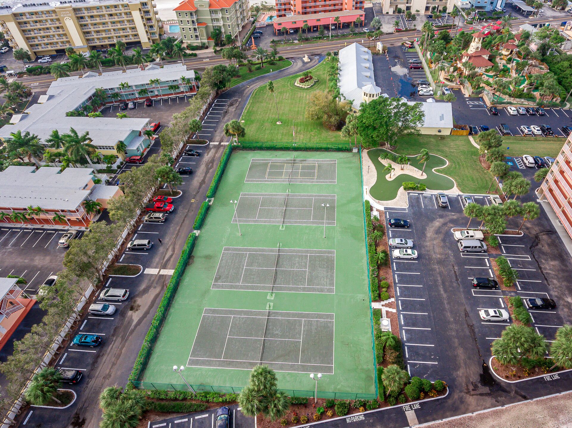 Bayshore Yacht & Tennis Club Luxury Condominiums