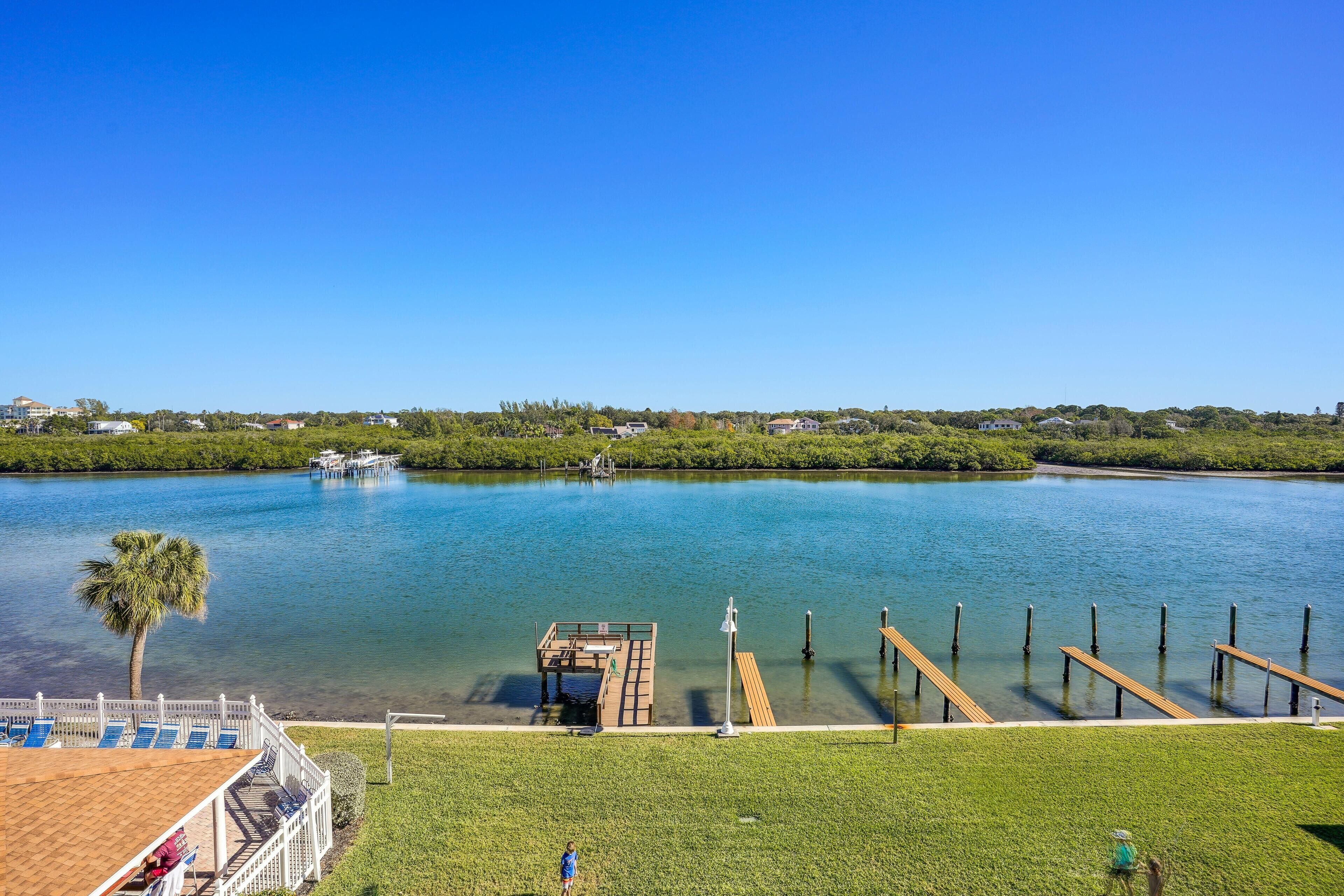 Bayshore Yacht & Tennis Club Luxury Condominiums
