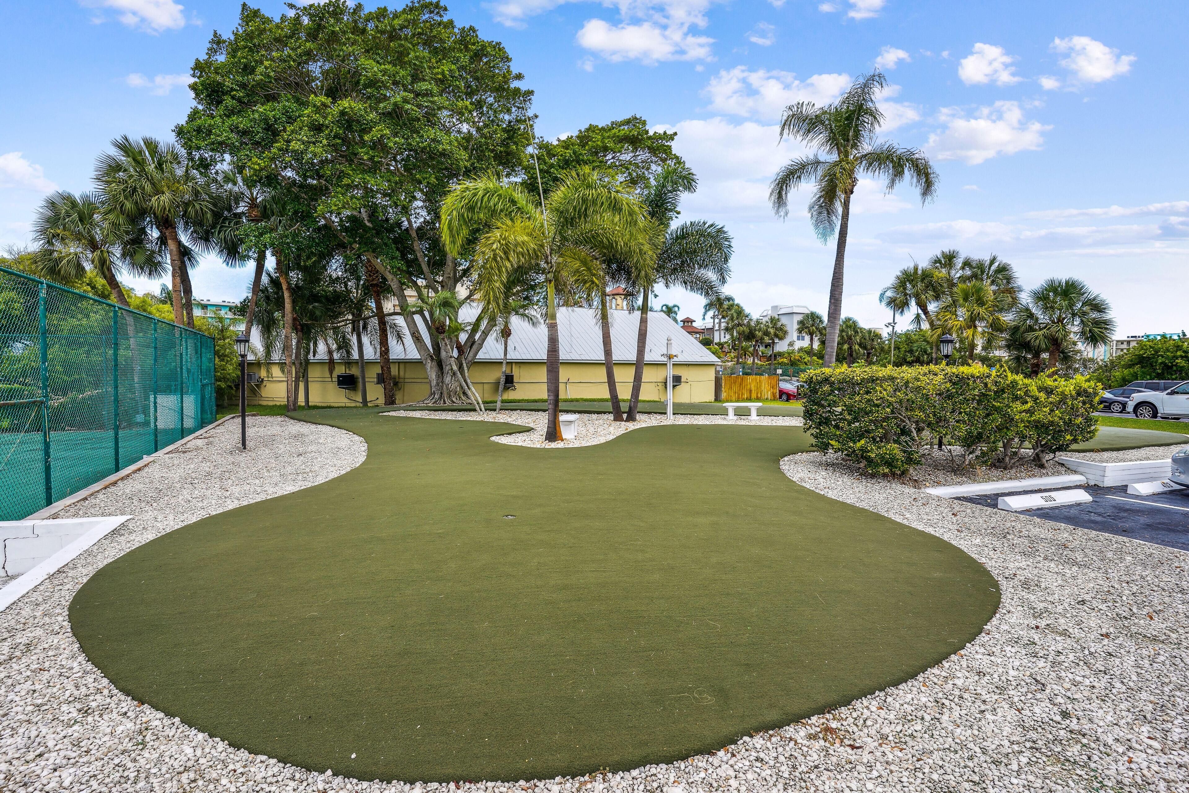 Bayshore Yacht & Tennis Club Luxury Condominiums