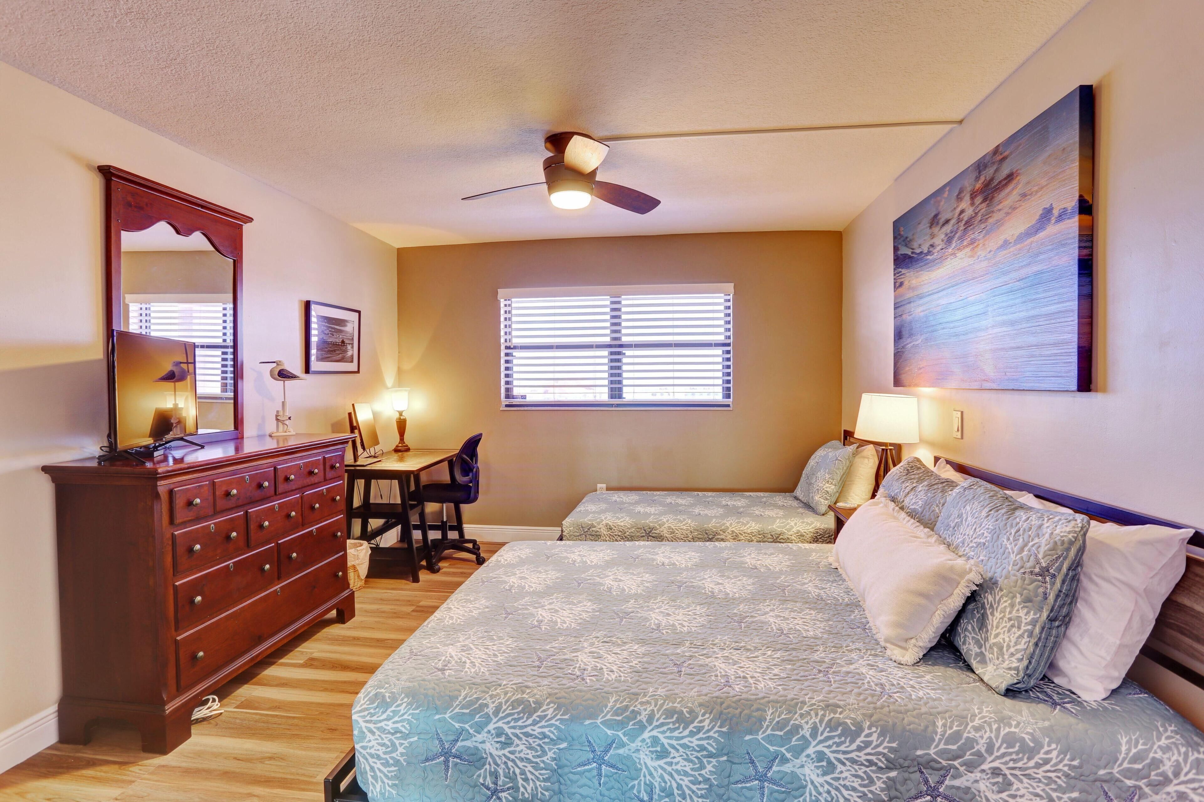 Bayshore Yacht & Tennis Club Luxury Condominiums