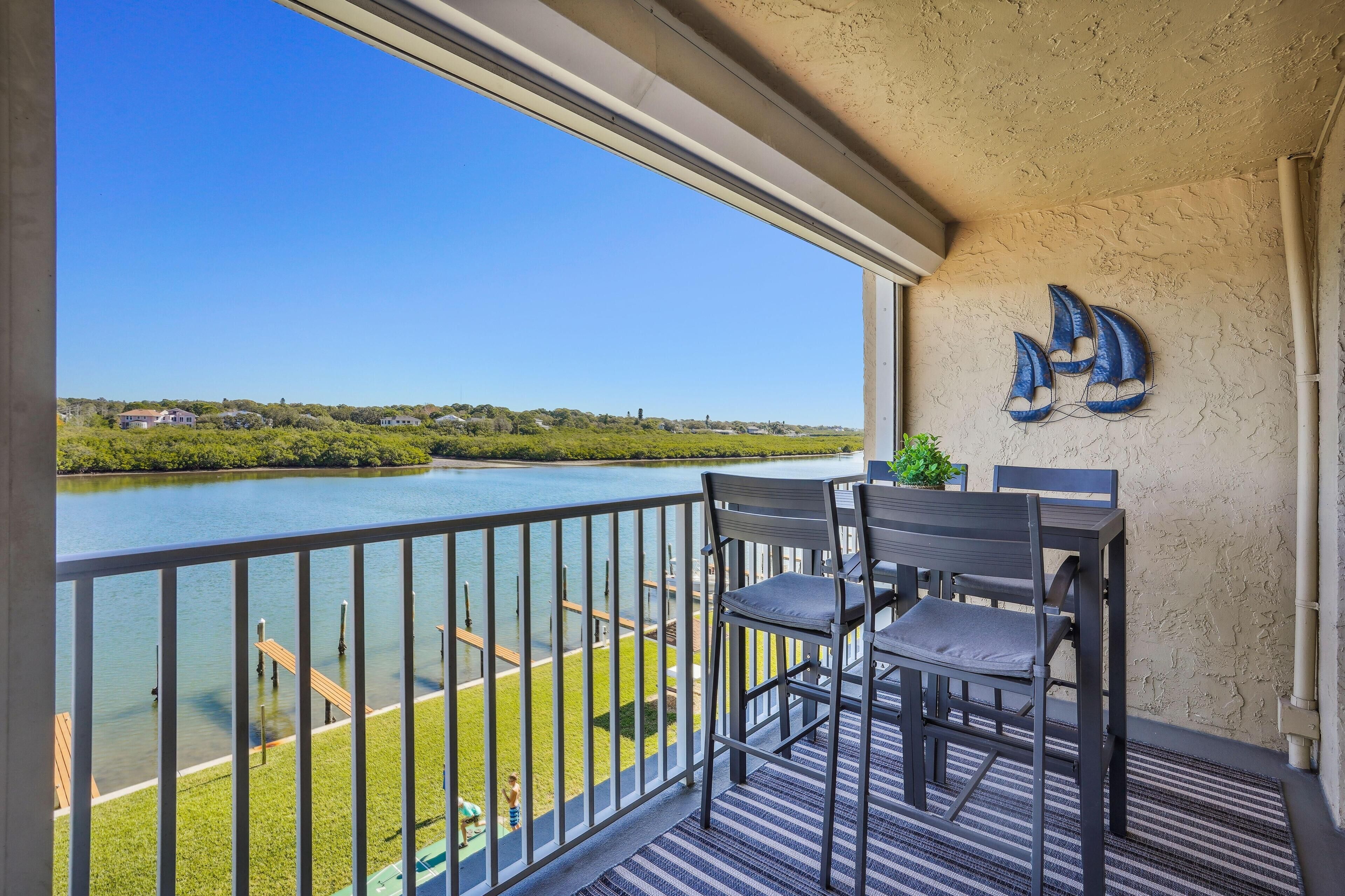 Bayshore Yacht & Tennis Club Luxury Condominiums