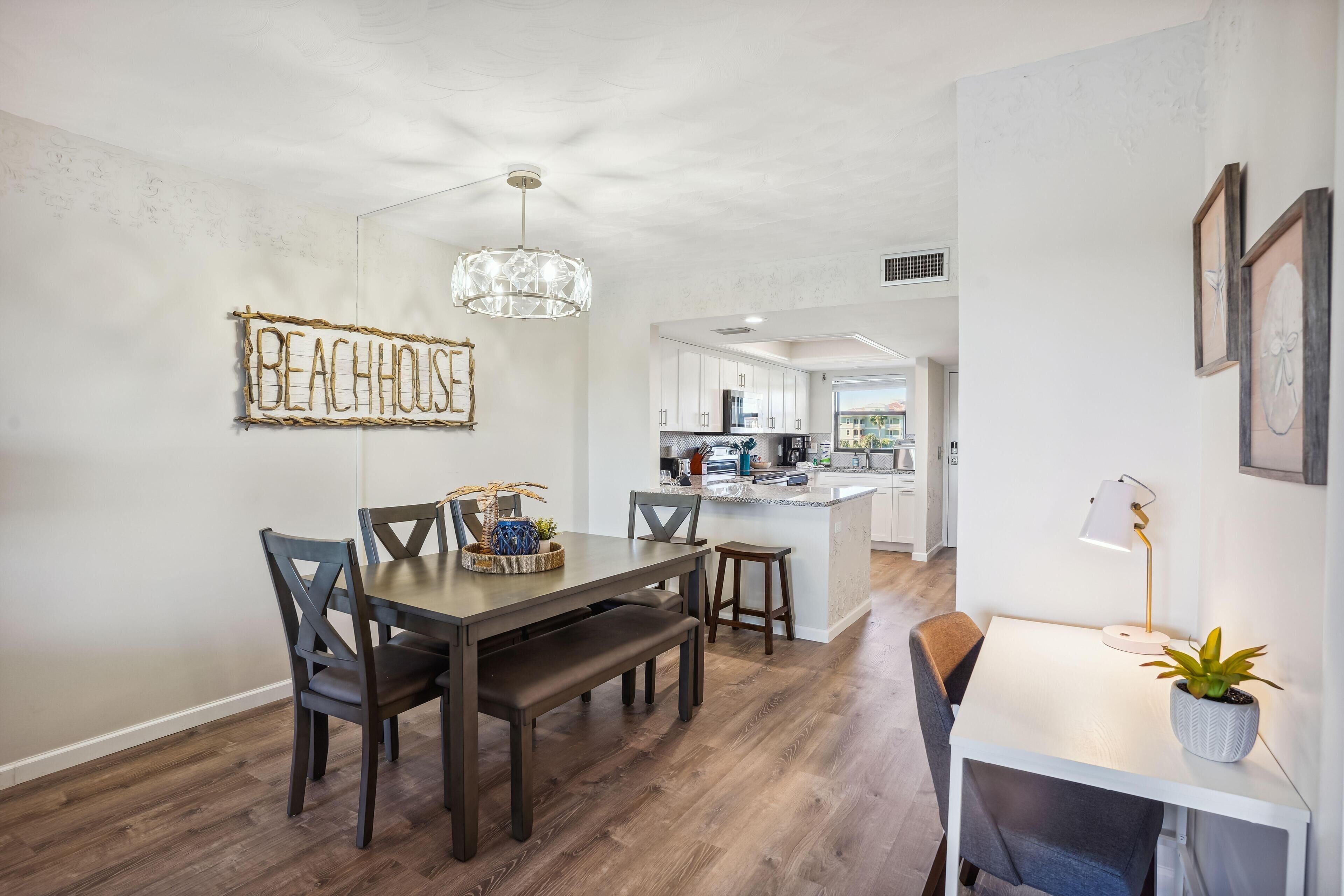 Bayshore Yacht & Tennis Club Luxury Condominiums