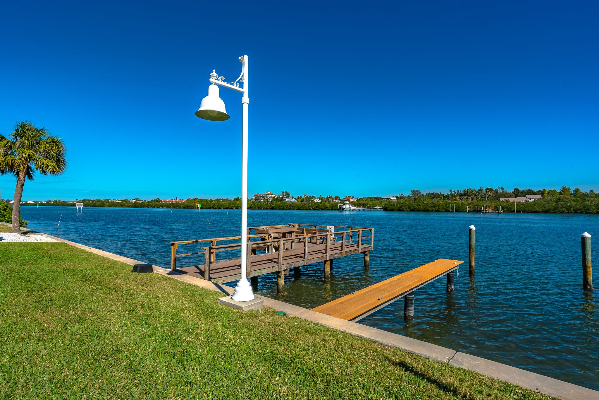 Bayshore Yacht & Tennis Club Luxury Condominiums