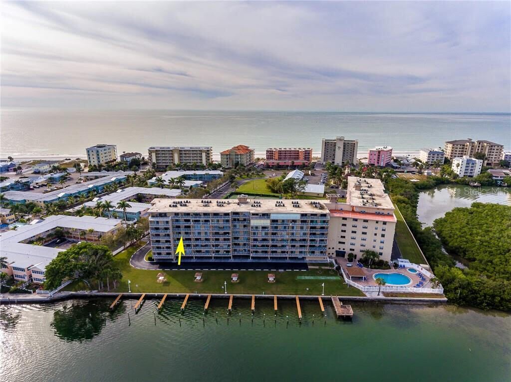 Bayshore Yacht & Tennis Club Luxury Condominiums