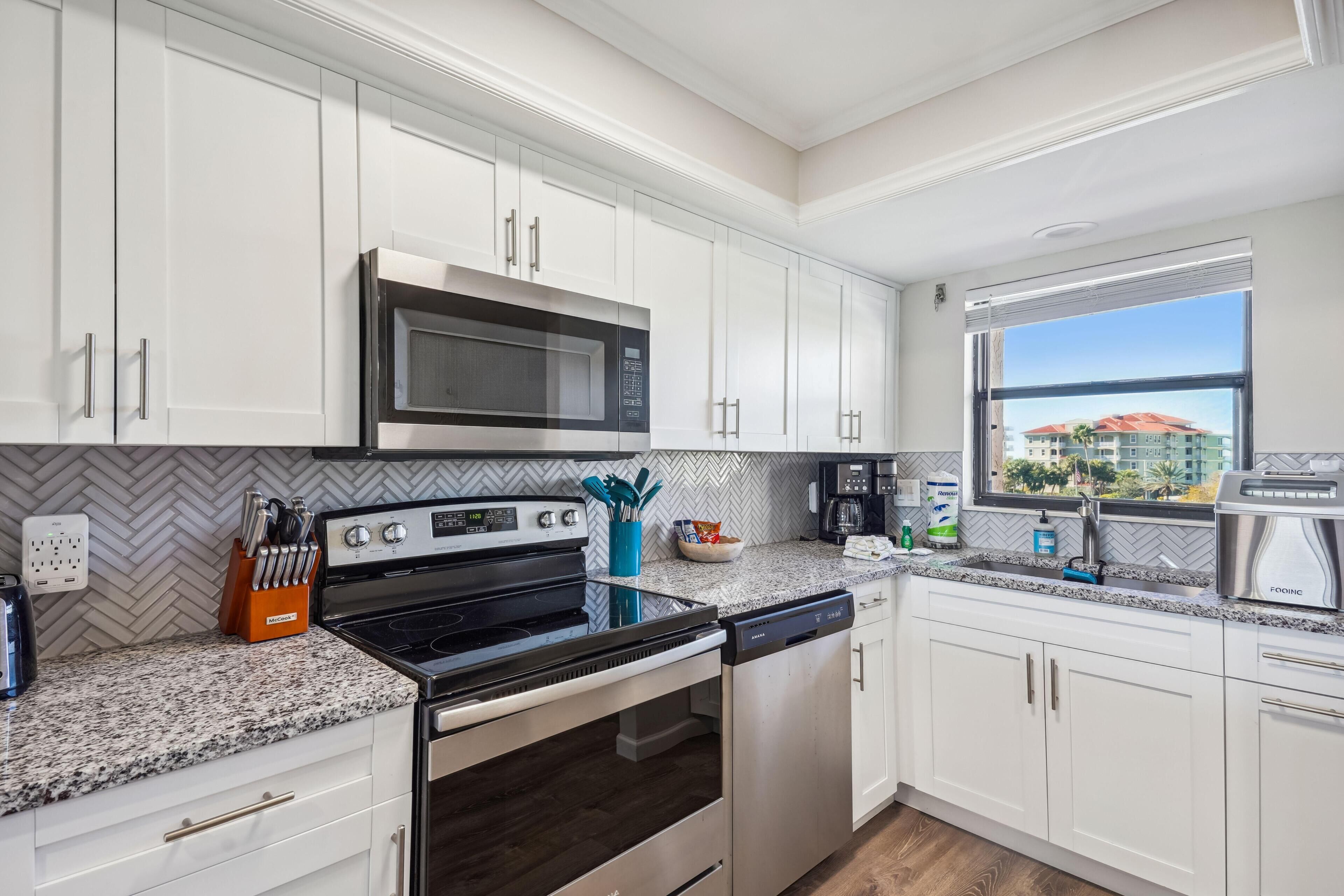 Bayshore Yacht & Tennis Club Luxury Condominiums