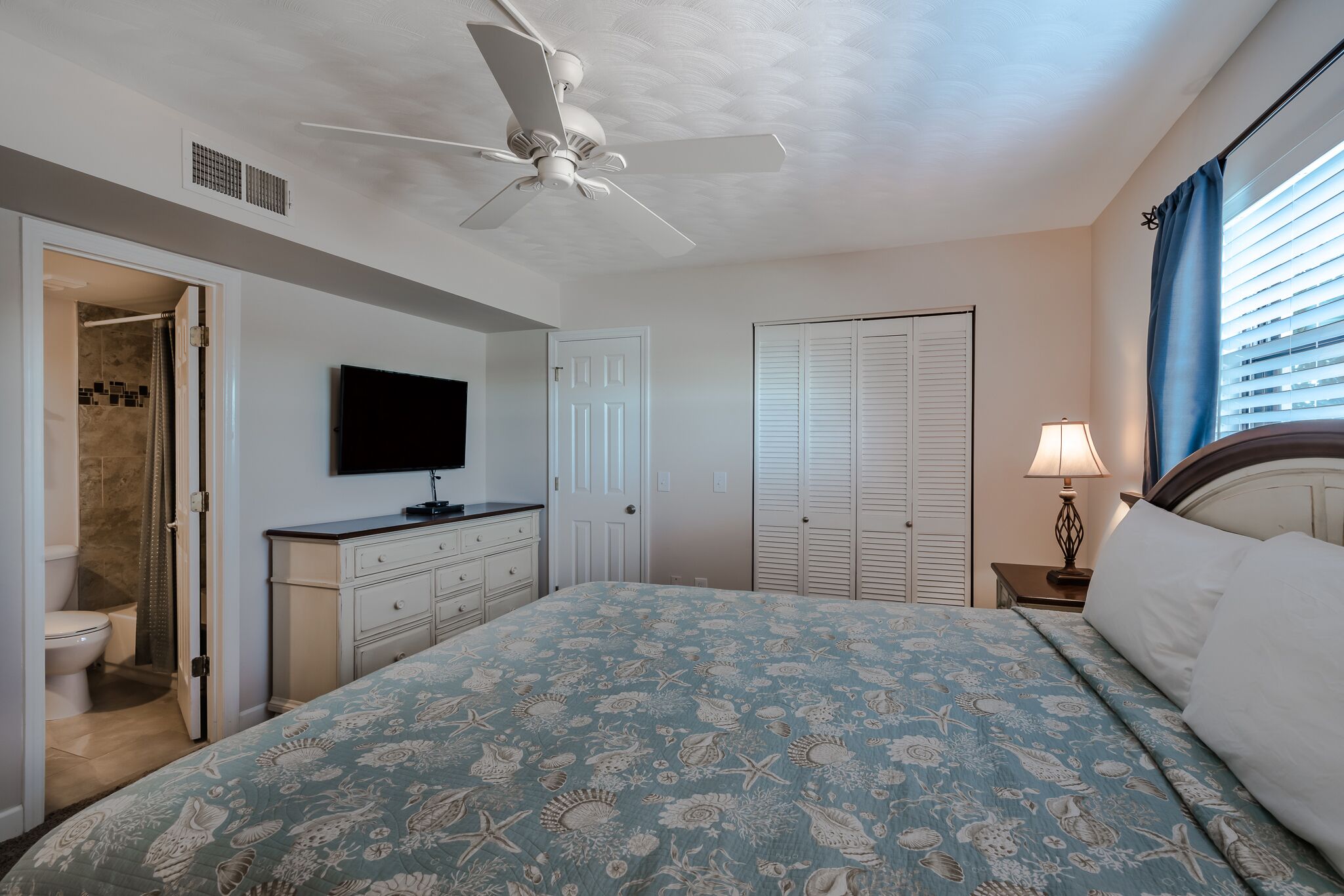 Bayshore Yacht & Tennis Club Luxury Condominiums