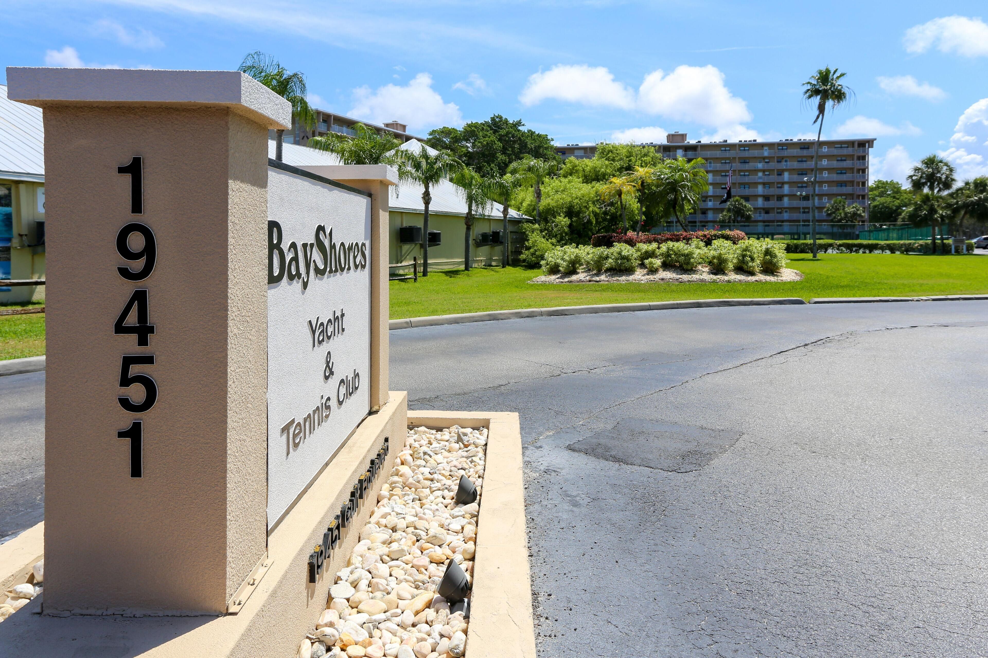Bayshore Yacht & Tennis Club Luxury Condominiums