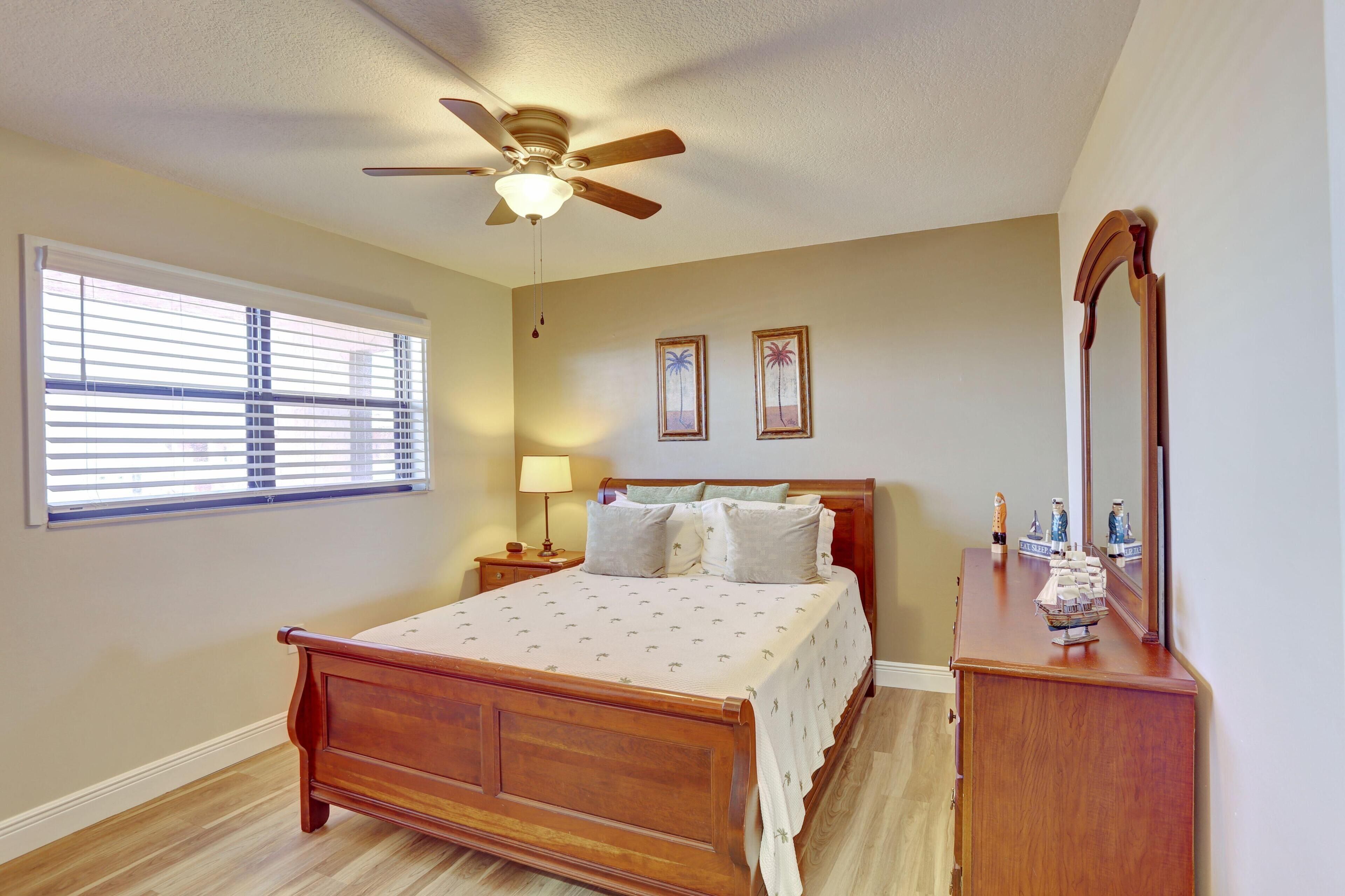 Bayshore Yacht & Tennis Club Luxury Condominiums