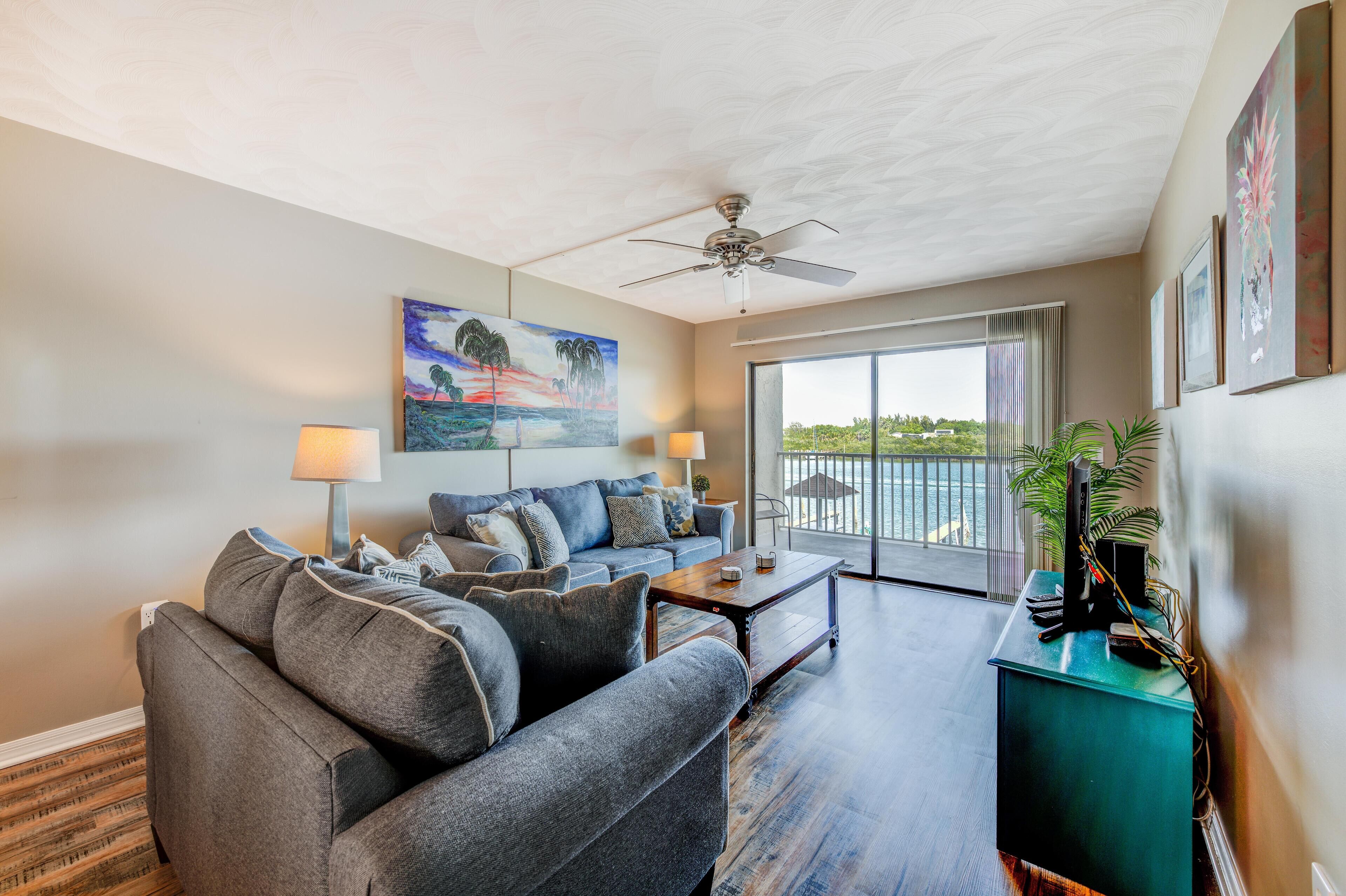 Bayshore Yacht & Tennis Club Luxury Condominiums