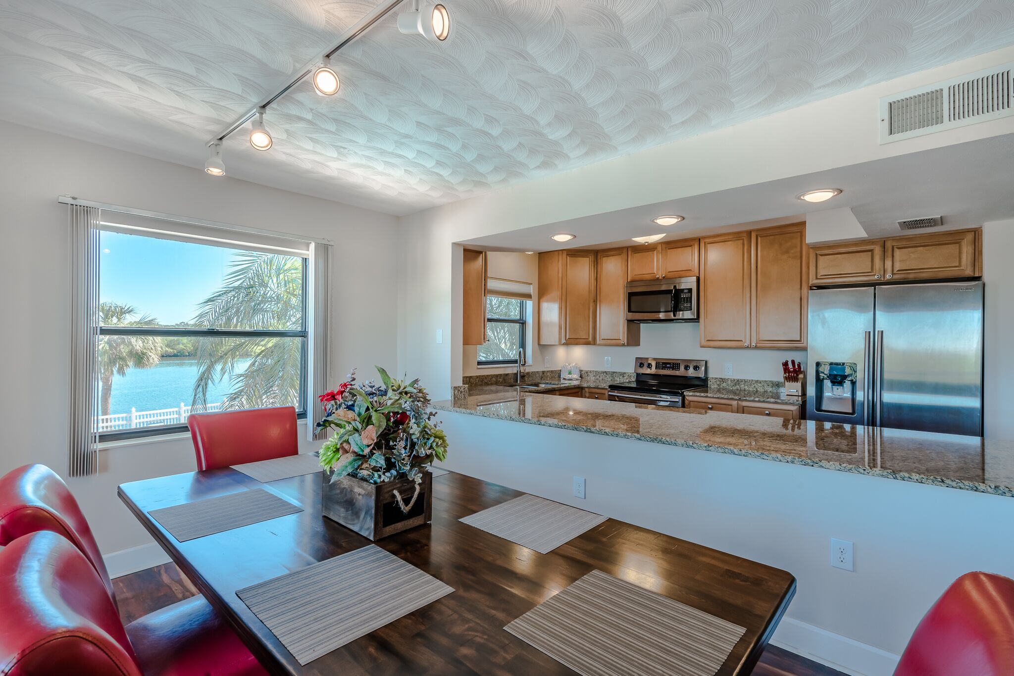 Bayshore Yacht & Tennis Club Luxury Condominiums