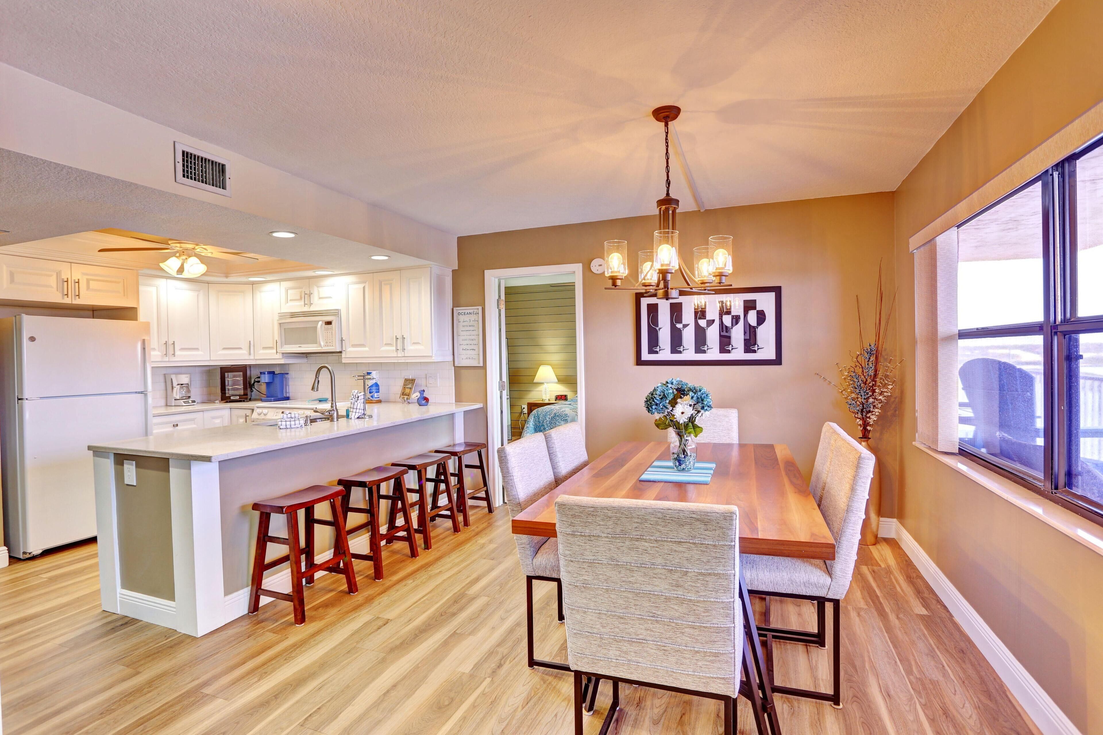 Bayshore Yacht & Tennis Club Luxury Condominiums