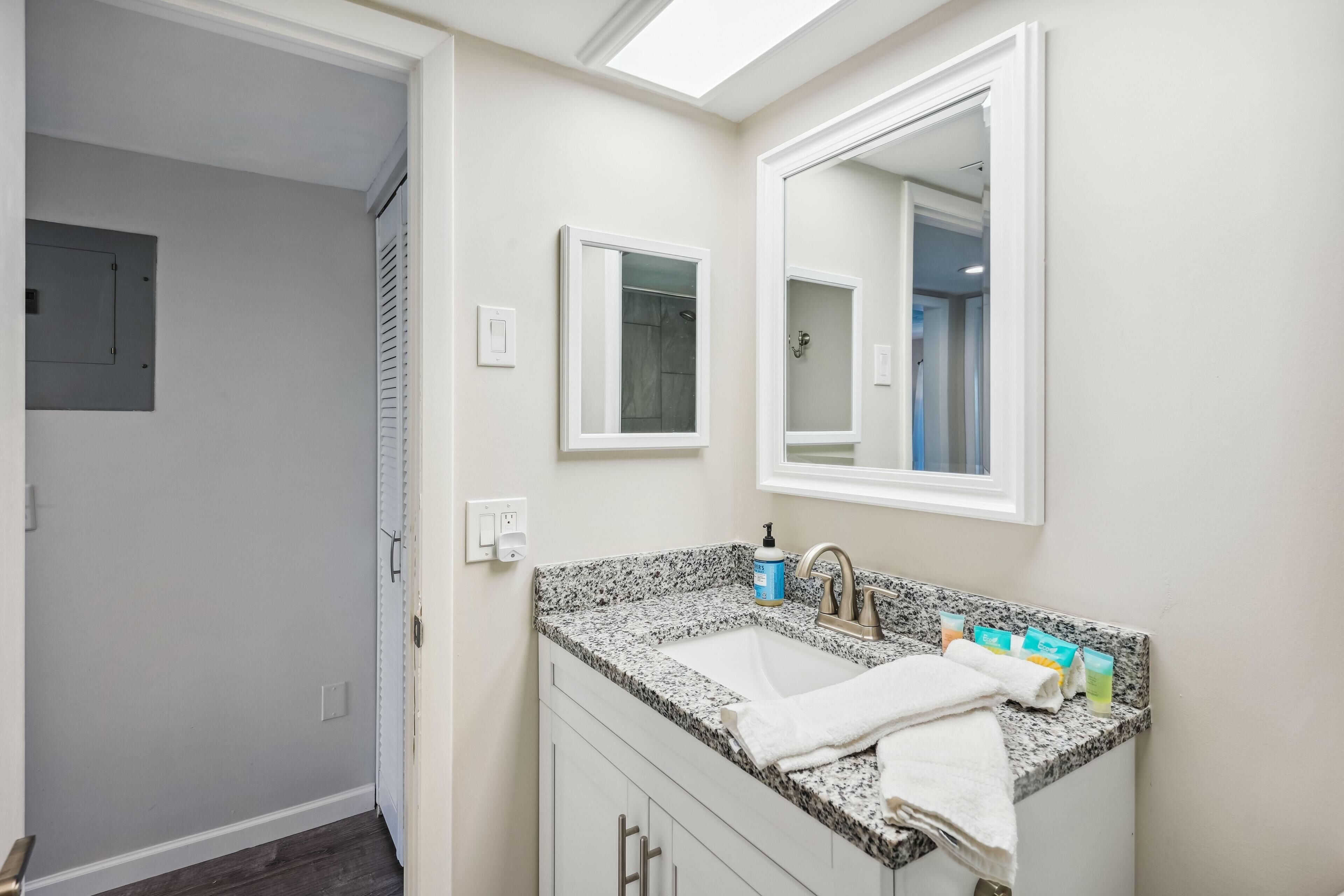Bayshore Yacht & Tennis Club Luxury Condominiums