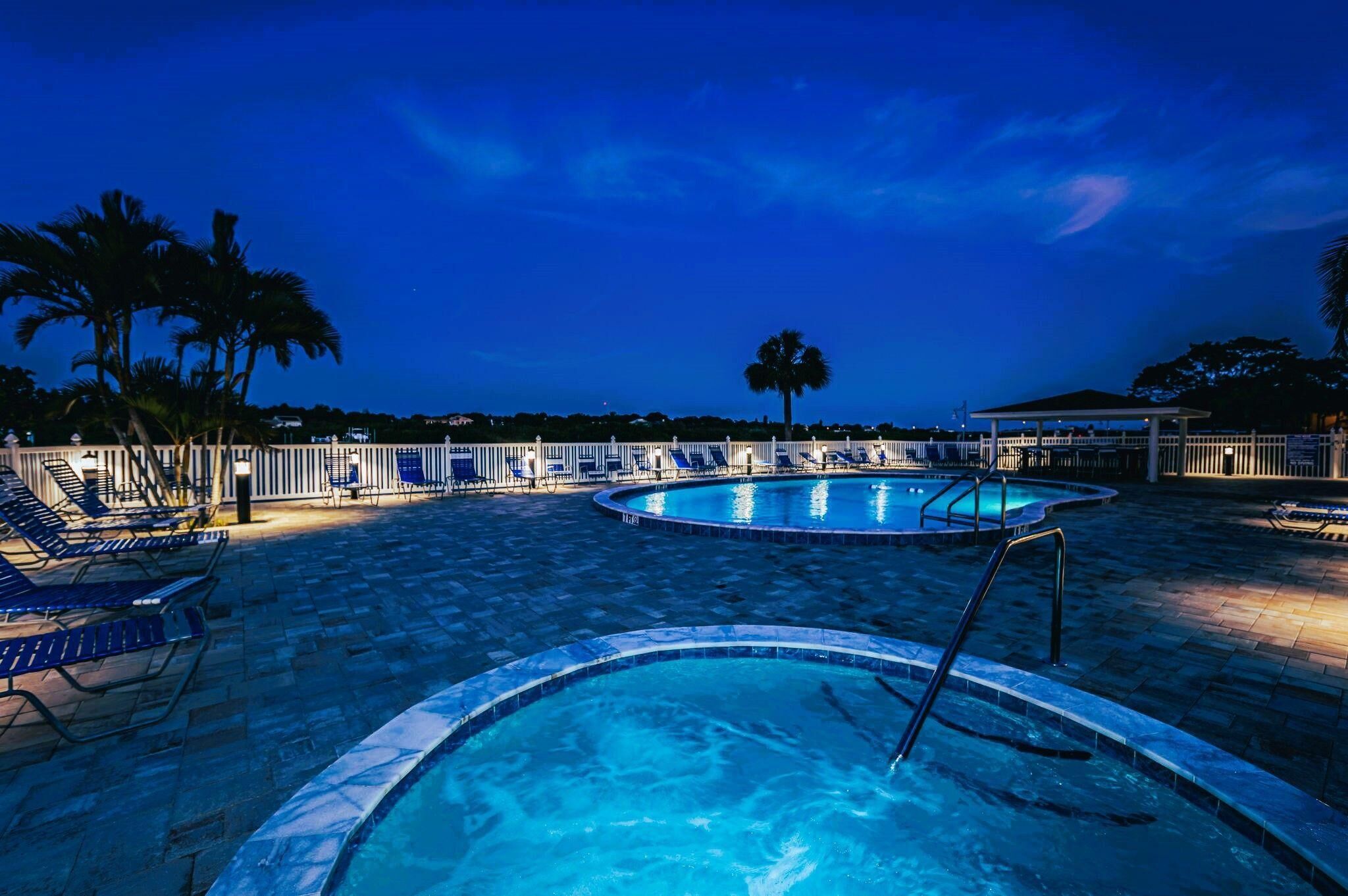 Bayshore Yacht & Tennis Club Luxury Condominiums