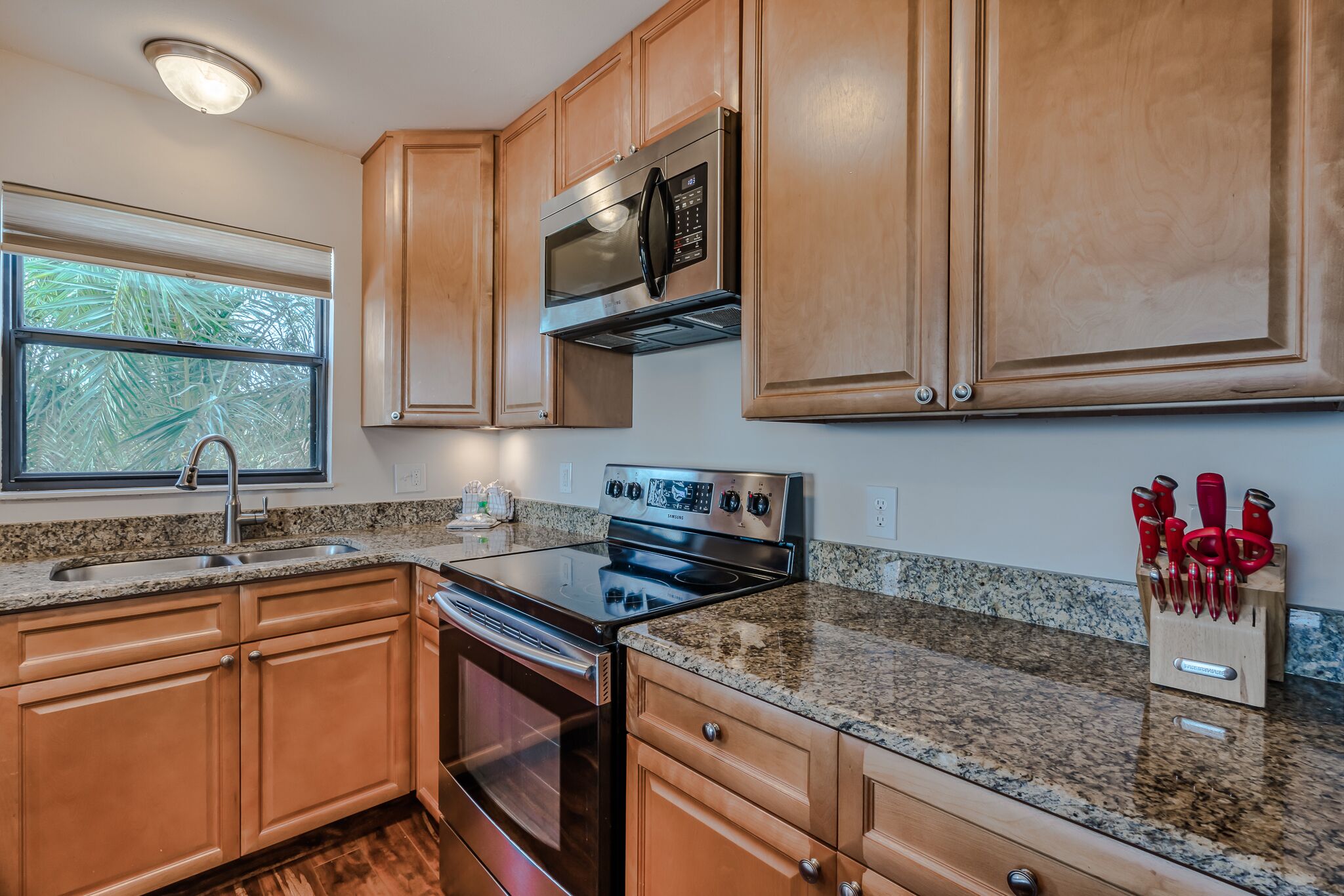 Bayshore Yacht & Tennis Club Luxury Condominiums