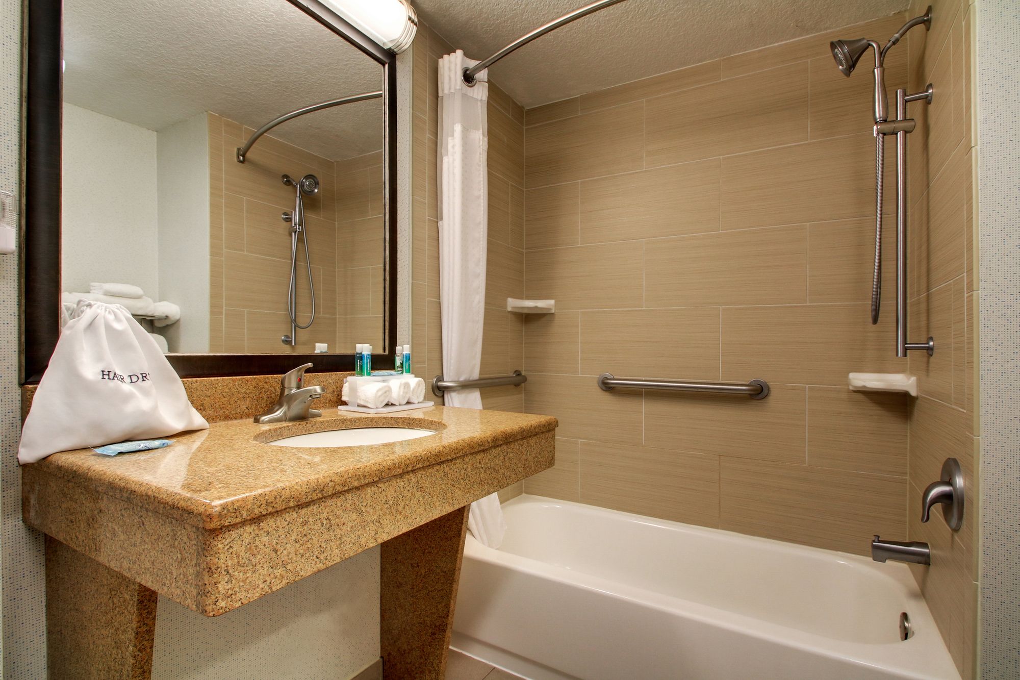 Holiday Inn Express & Suites Jacksonville SE- Med Ctr Area