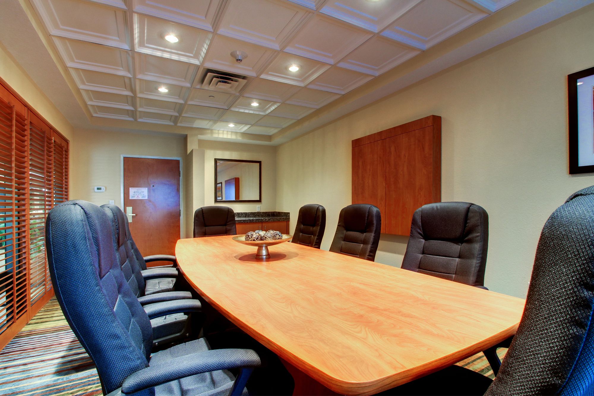 Holiday Inn Express & Suites Jacksonville SE- Med Ctr Area