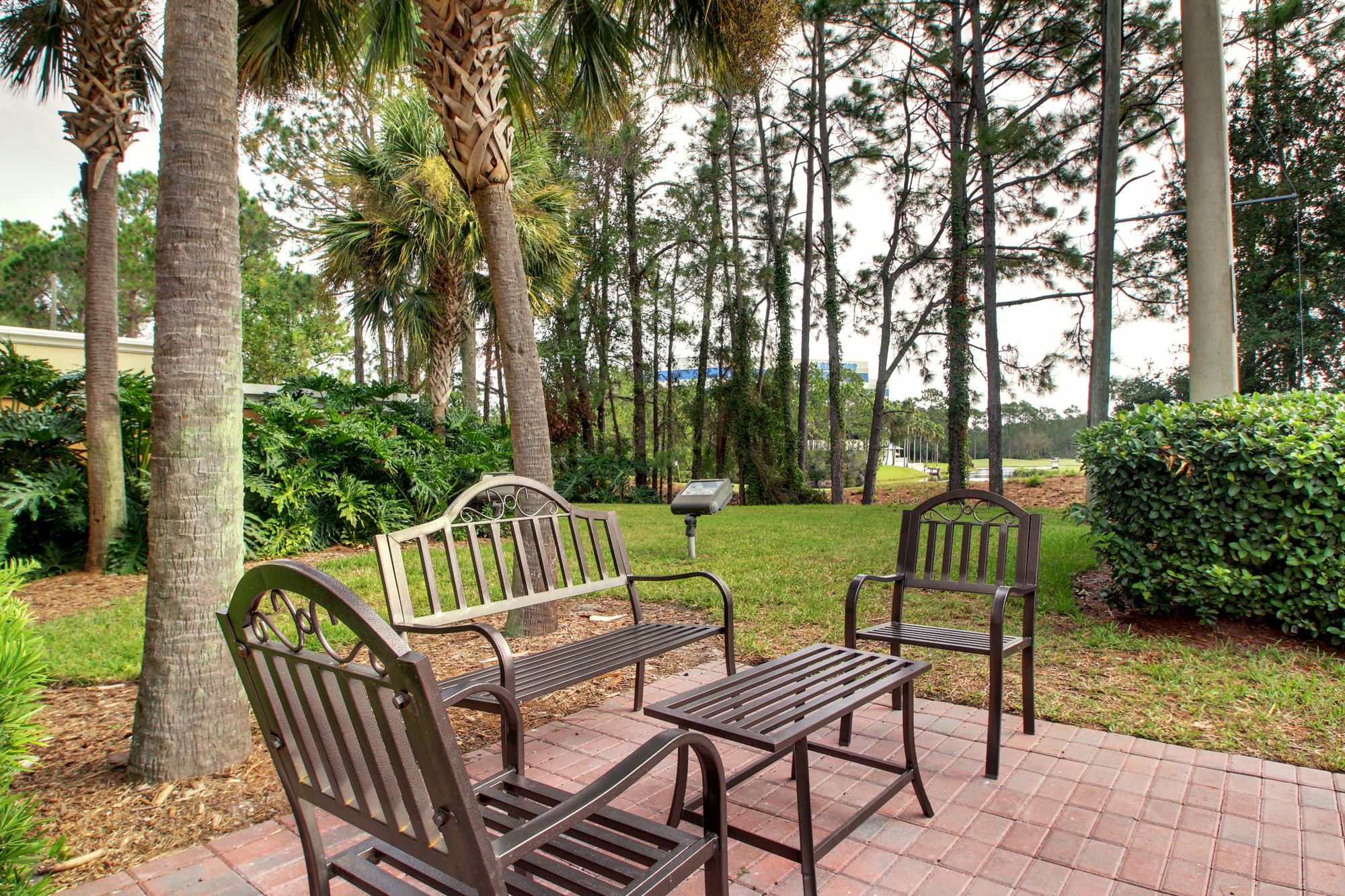 Holiday Inn Express & Suites Jacksonville SE- Med Ctr Area