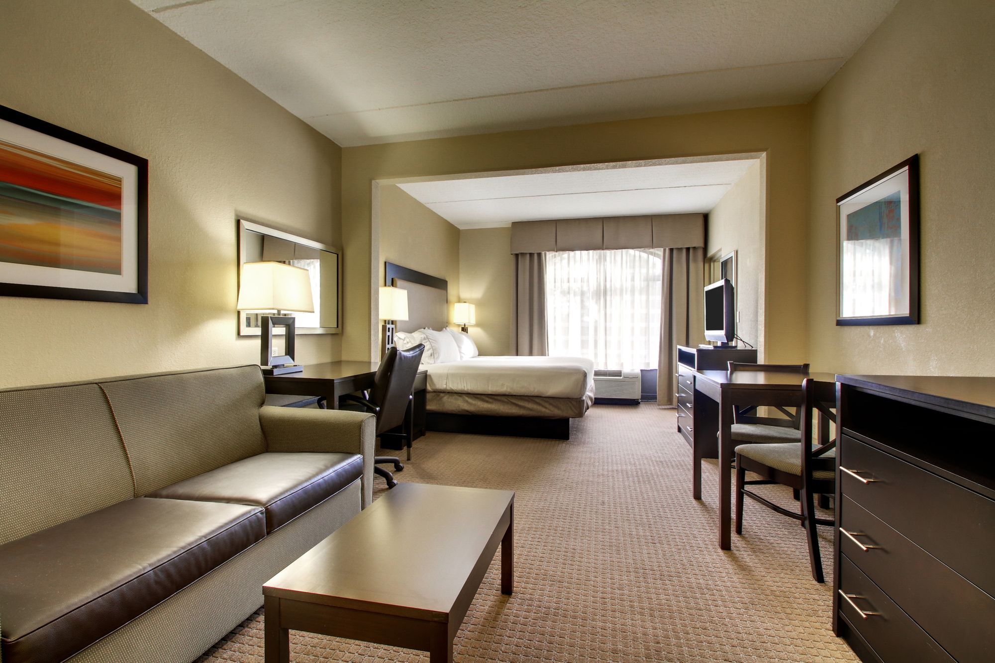 Holiday Inn Express & Suites Jacksonville SE- Med Ctr Area