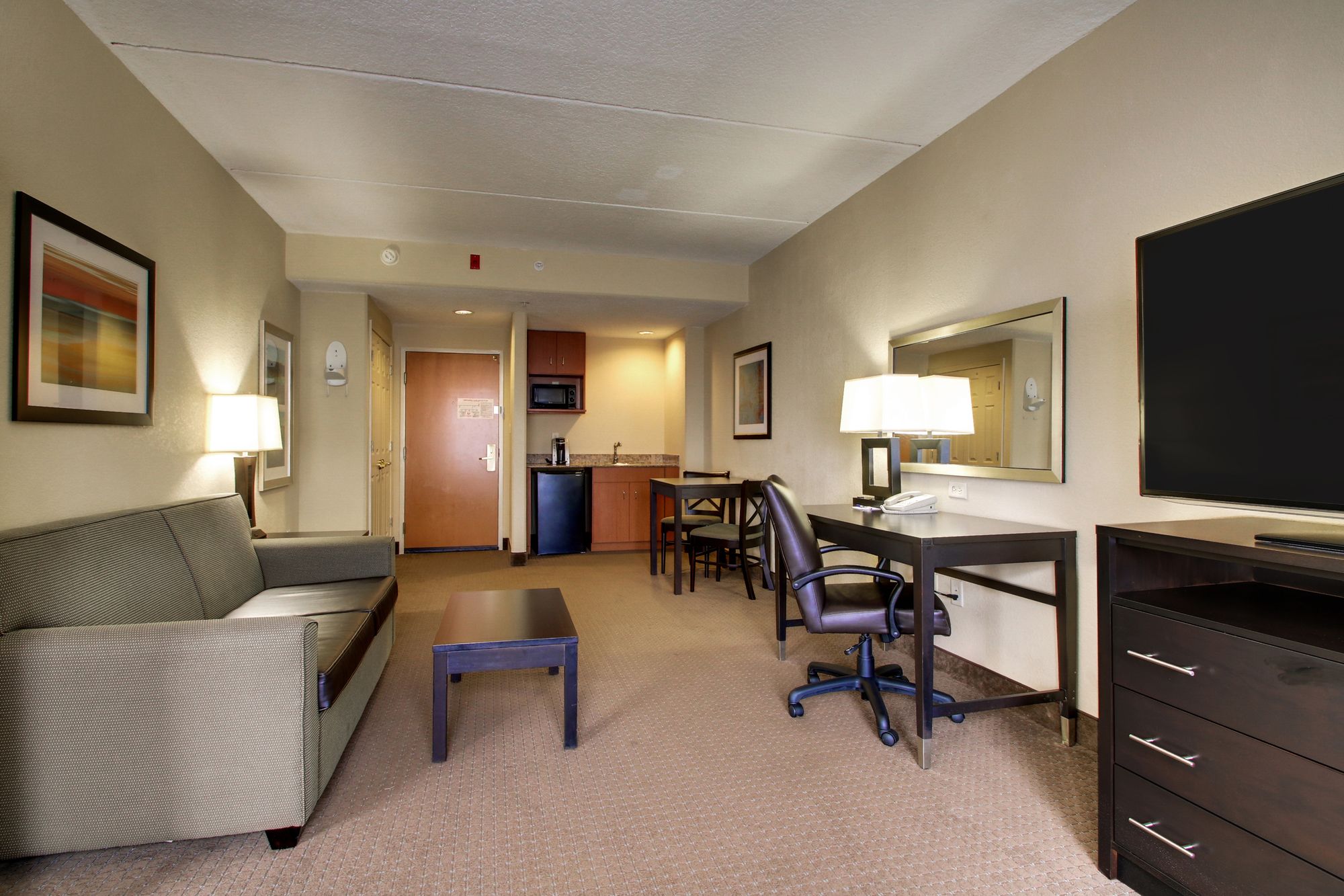 Holiday Inn Express & Suites Jacksonville SE- Med Ctr Area