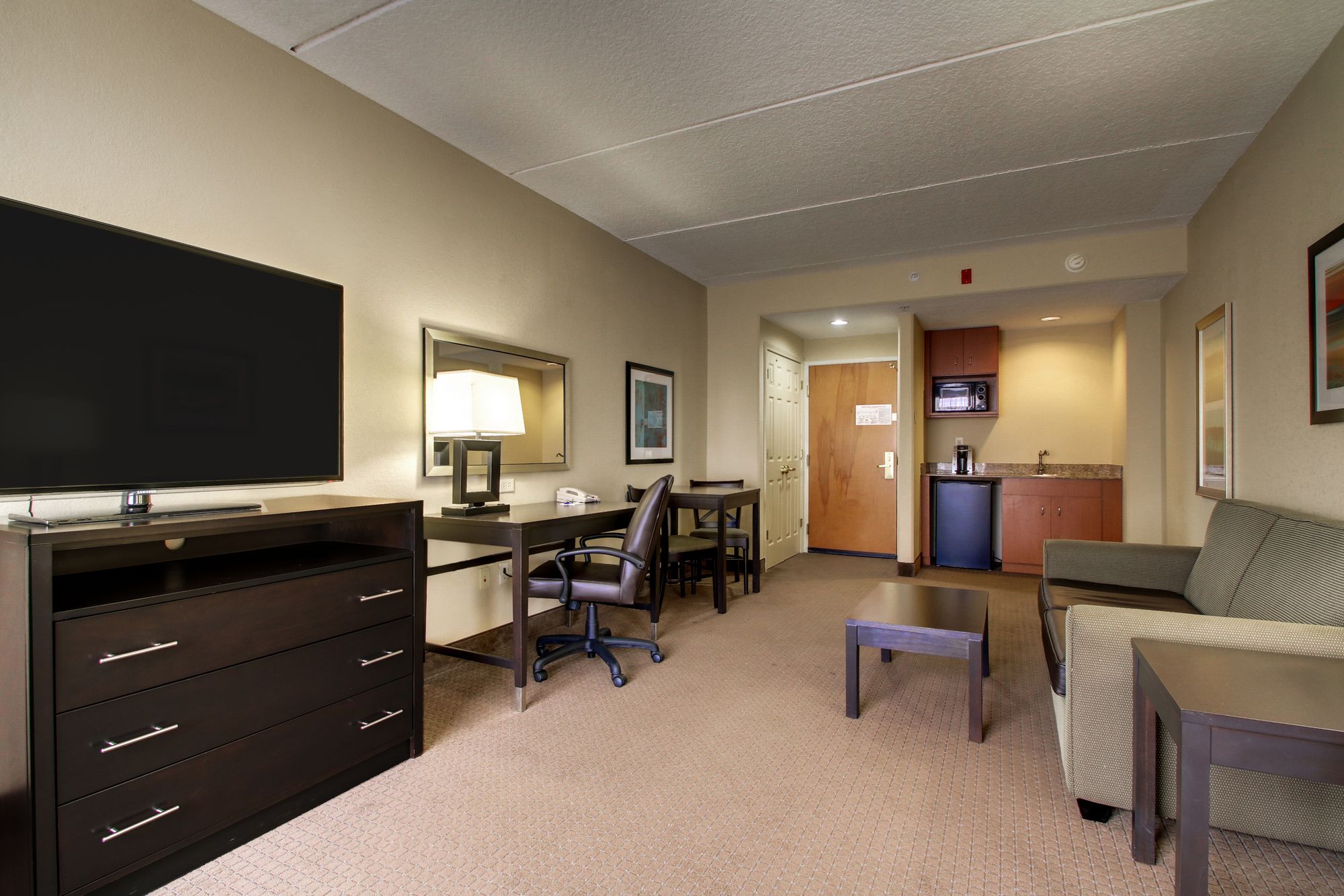 Holiday Inn Express & Suites Jacksonville SE- Med Ctr Area