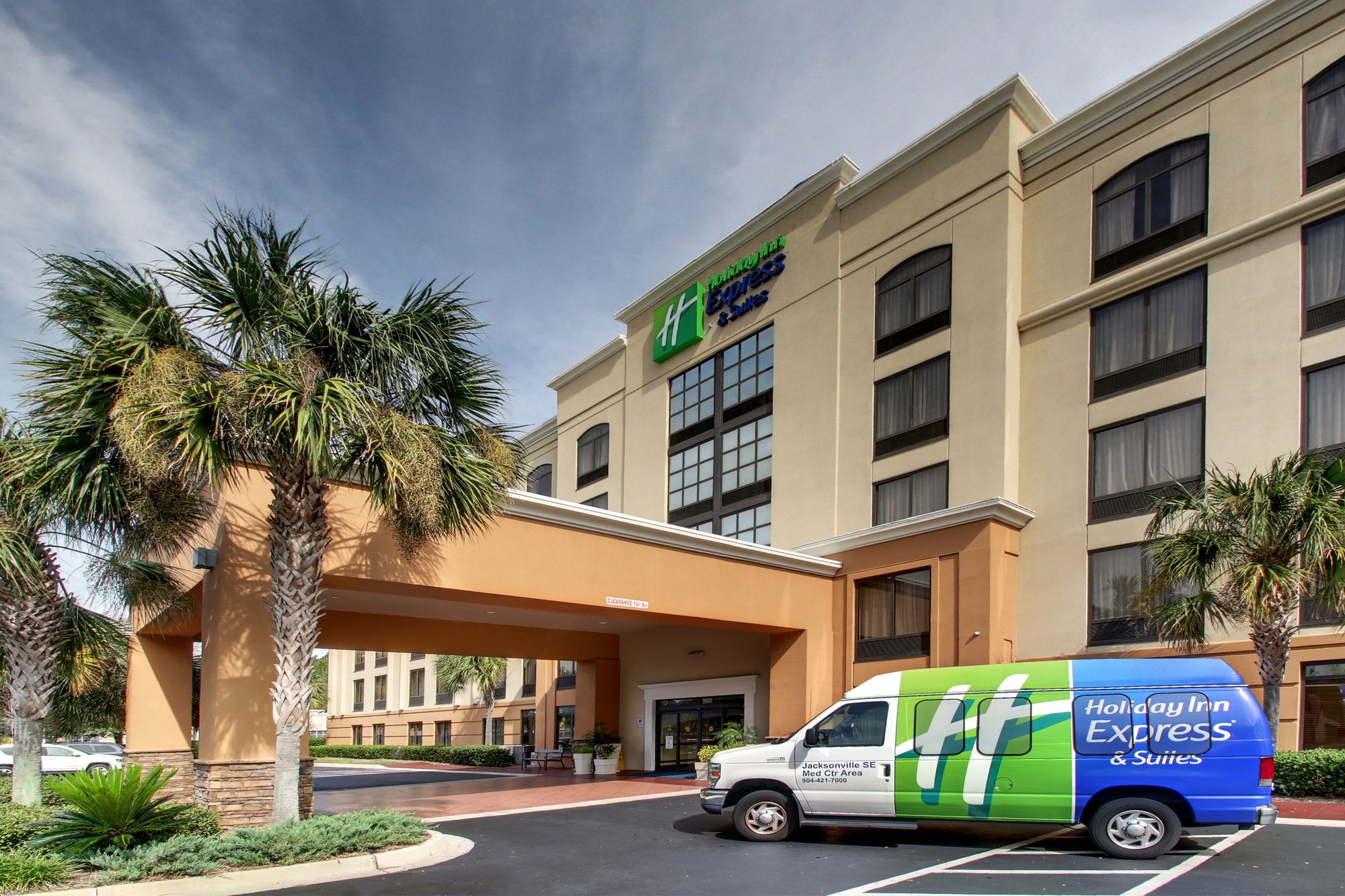 Holiday Inn Express & Suites Jacksonville SE- Med Ctr Area