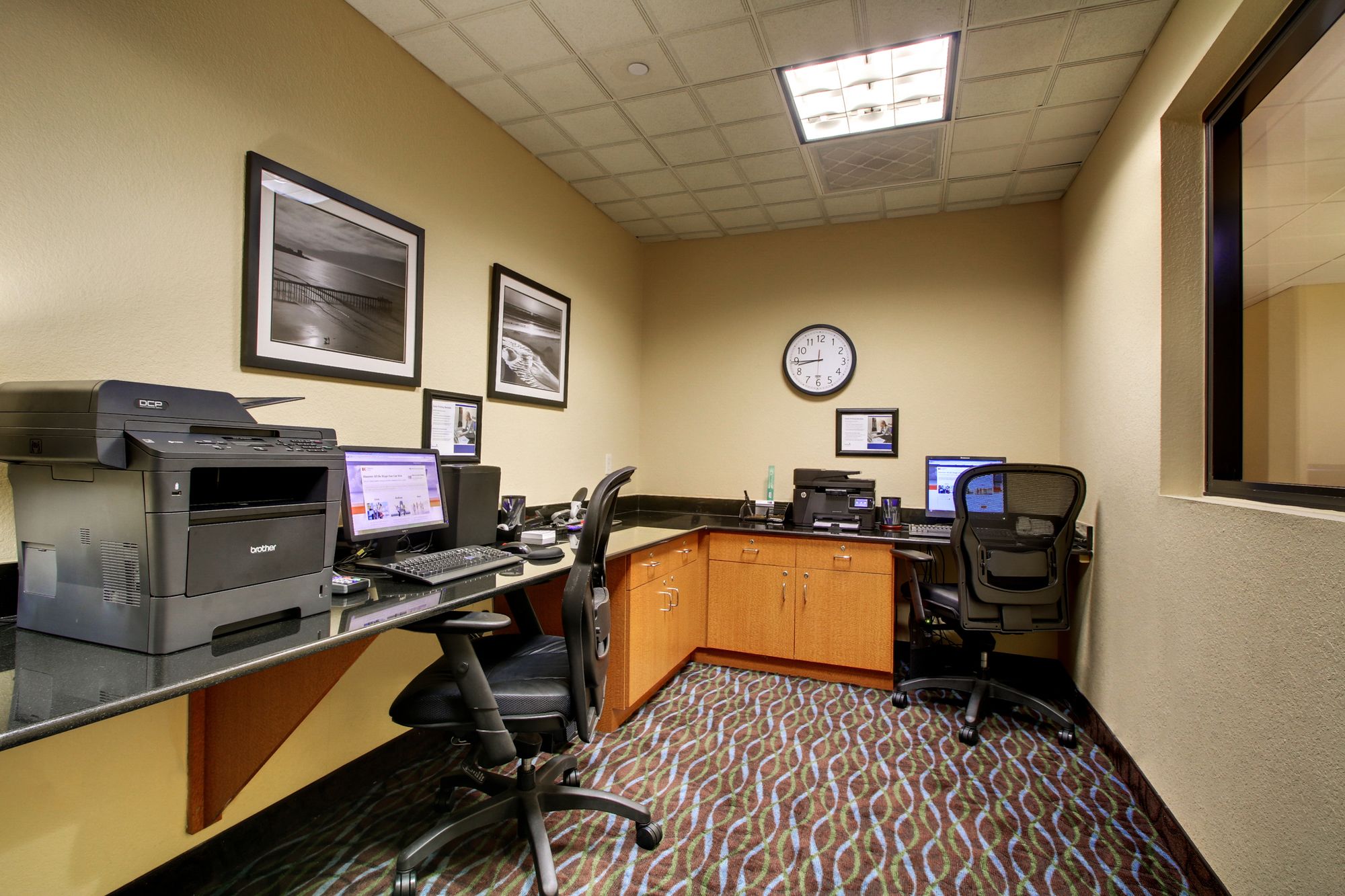 Holiday Inn Express & Suites Jacksonville SE- Med Ctr Area