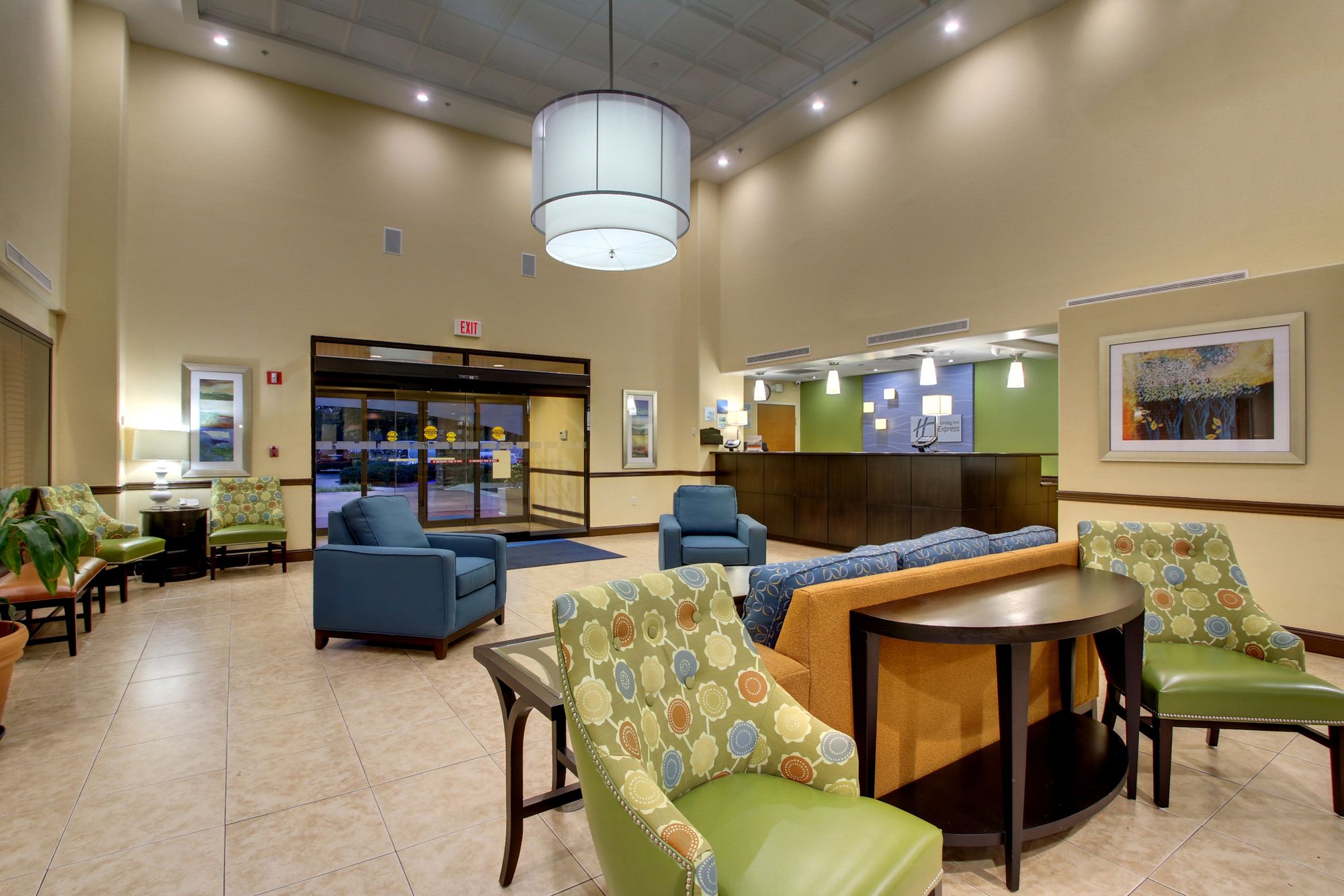 Holiday Inn Express & Suites Jacksonville SE- Med Ctr Area