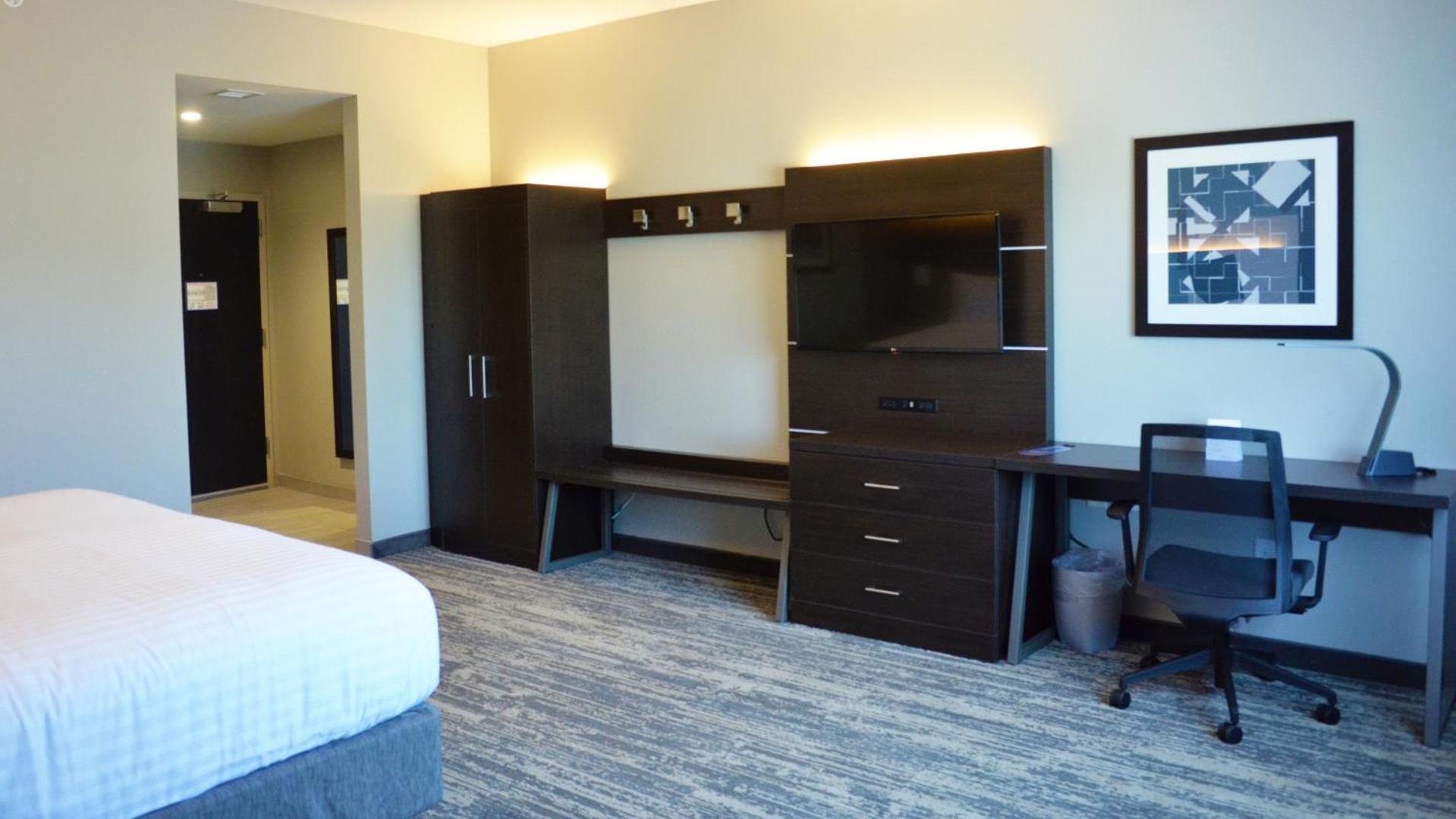 Holiday Inn Express & Suites Jacksonville W - I295 and I10