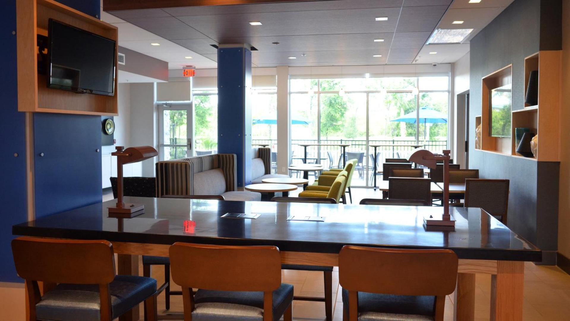 Holiday Inn Express & Suites Jacksonville W - I295 and I10