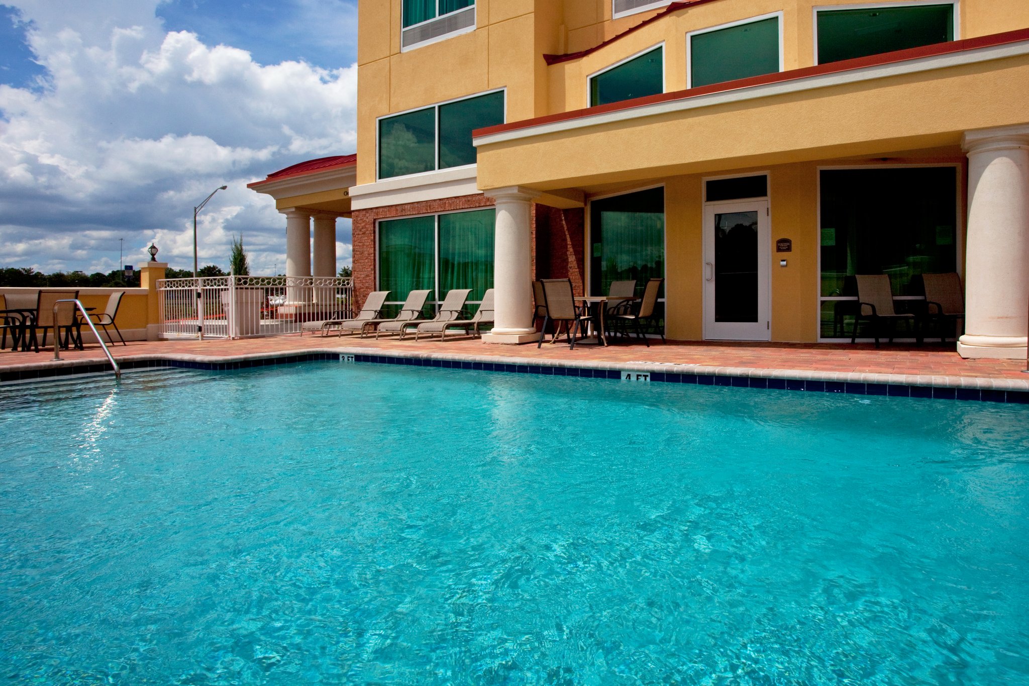 Holiday Inn Express Hotel & Suites Chaffee-Jacksonville West