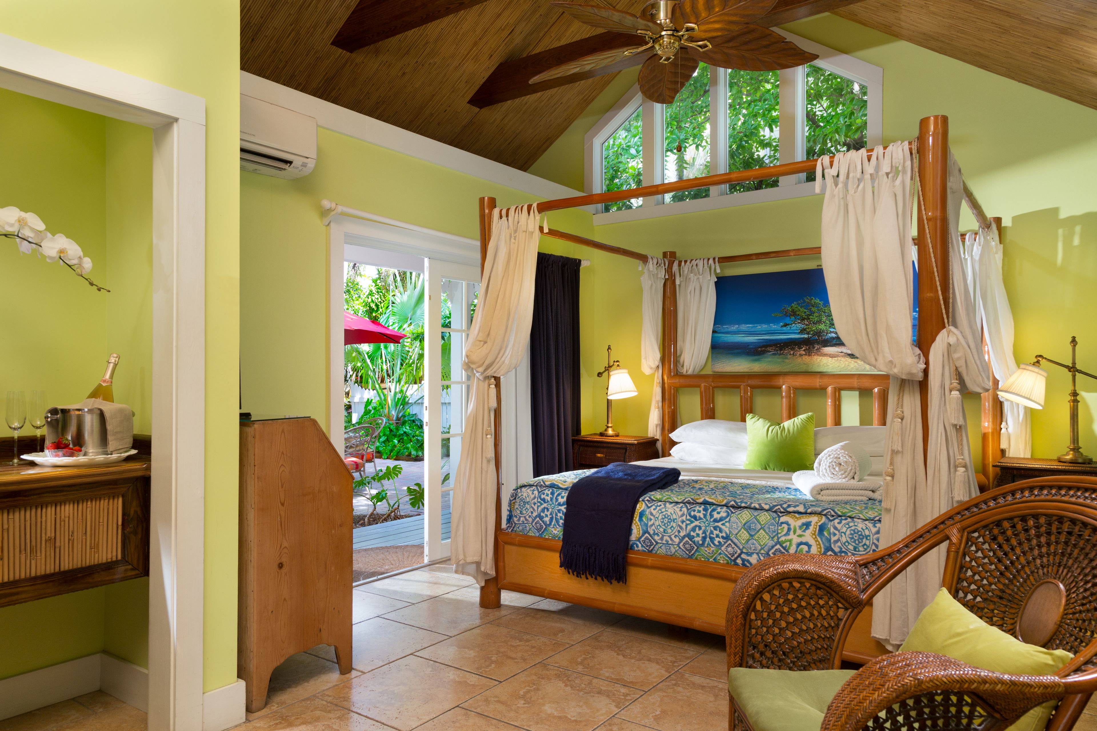 Tropical Inn