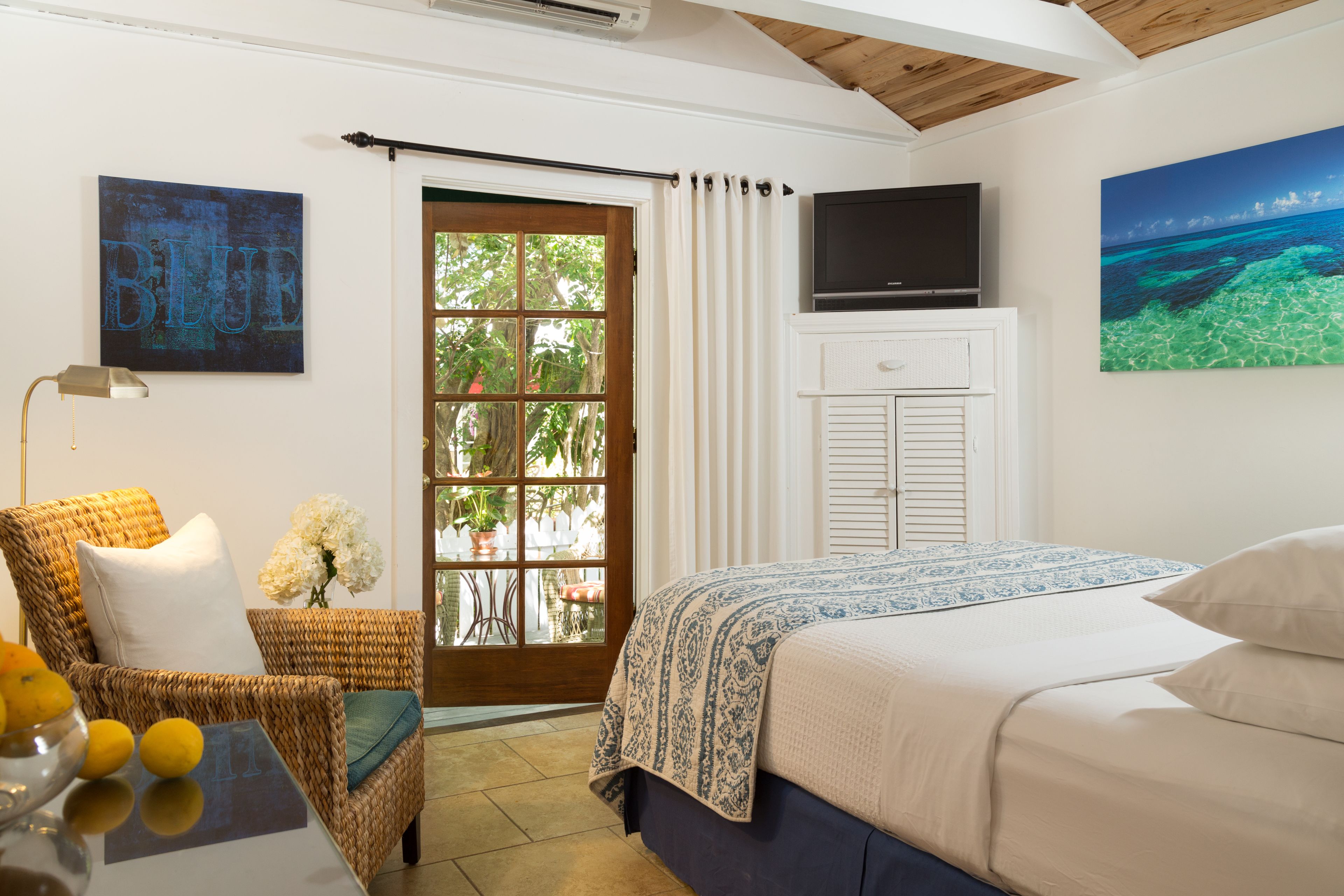 Tropical Inn